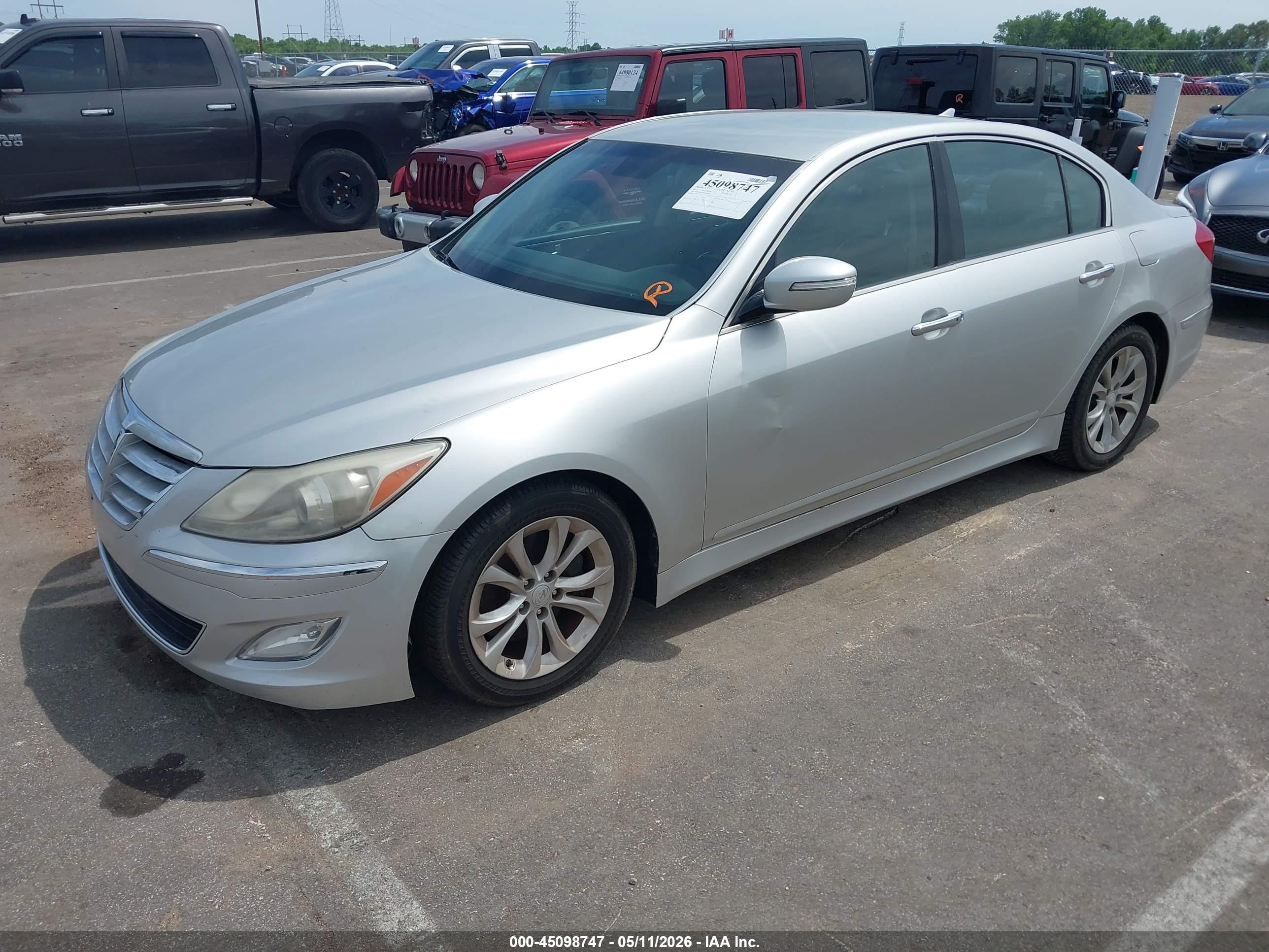 HYUNDAI GENESIS image 2