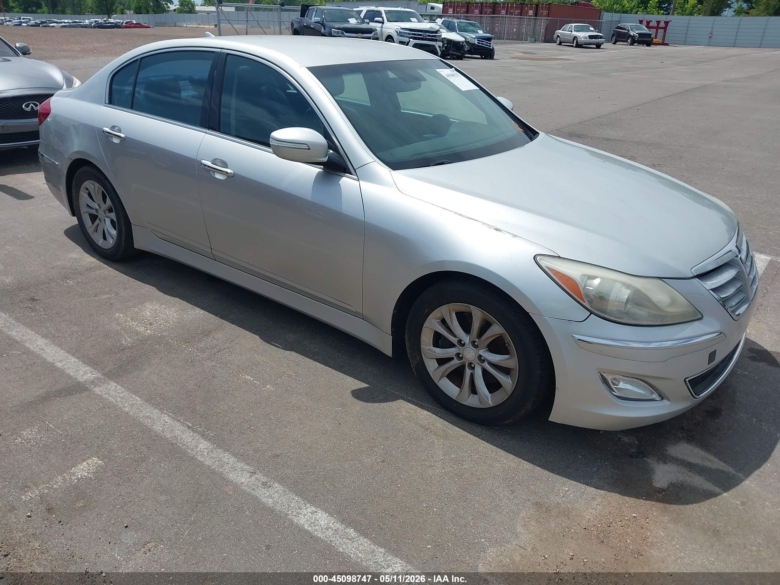 HYUNDAI GENESIS image 3