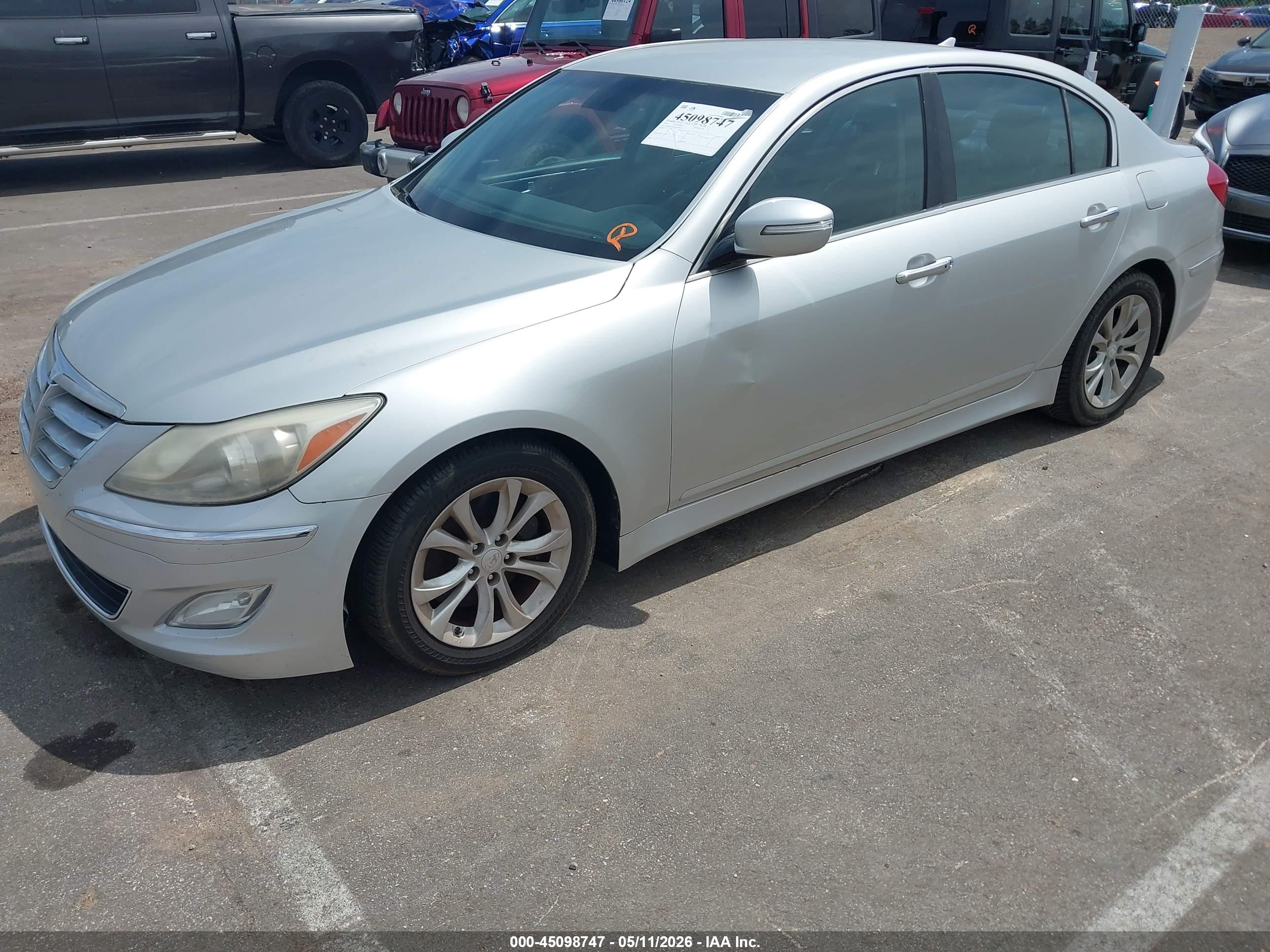 HYUNDAI GENESIS image 4