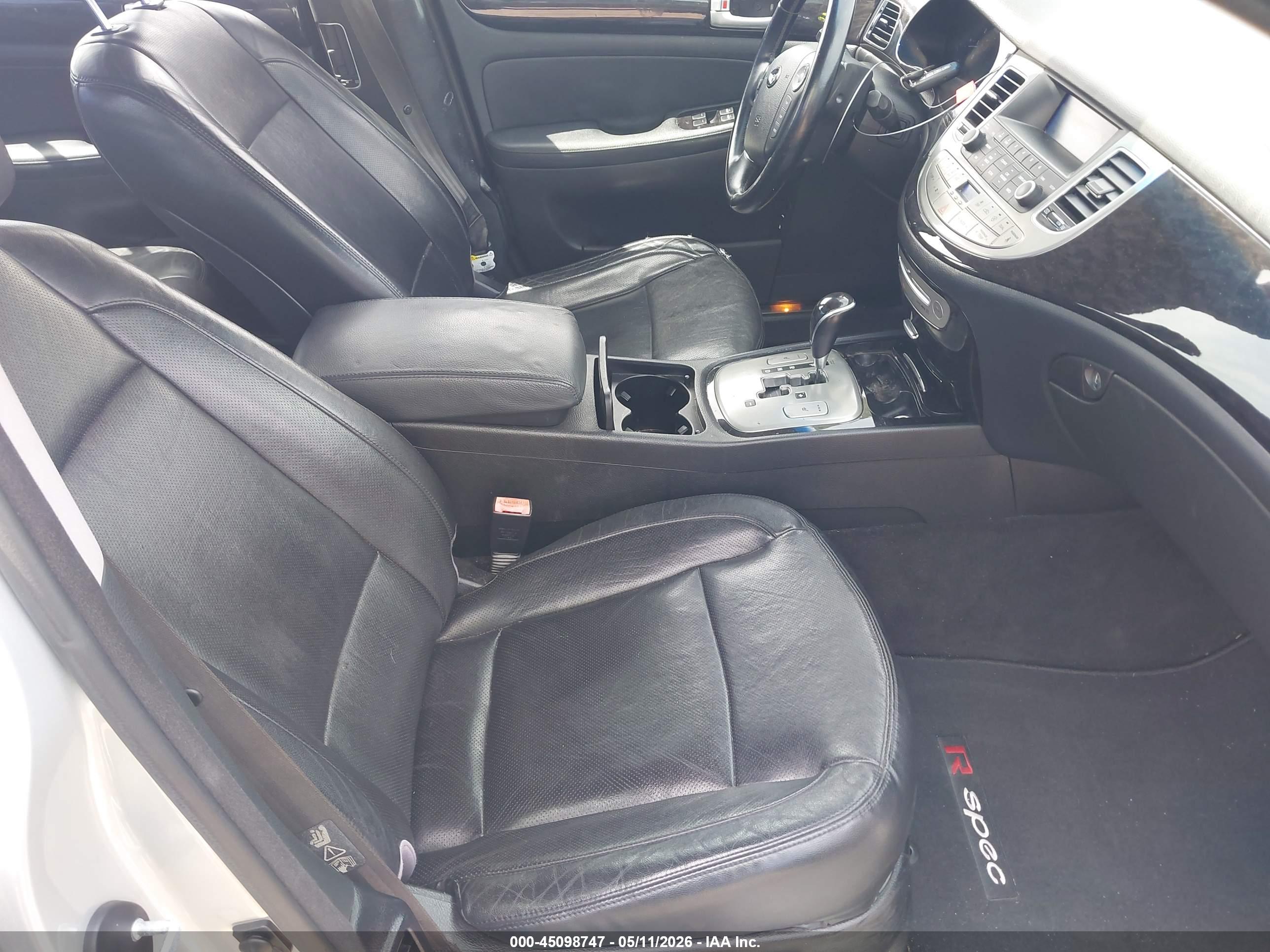 HYUNDAI GENESIS image 5