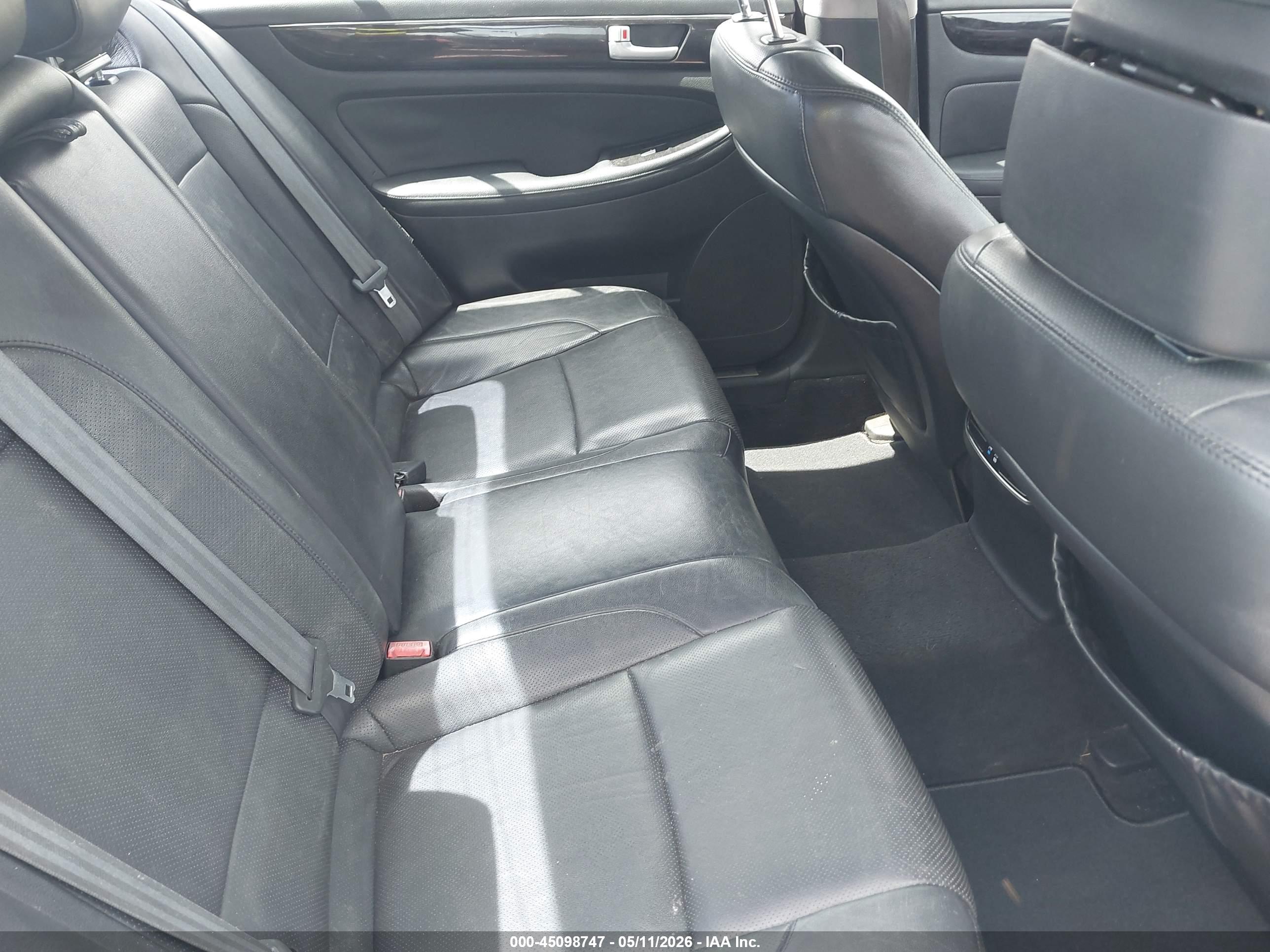 HYUNDAI GENESIS image 8