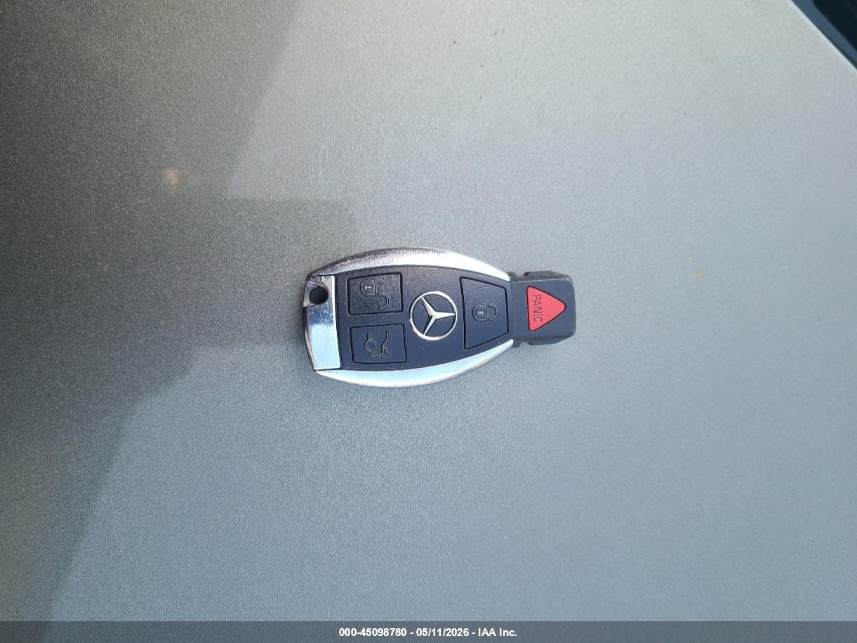 MERCEDES-BENZ E image 11