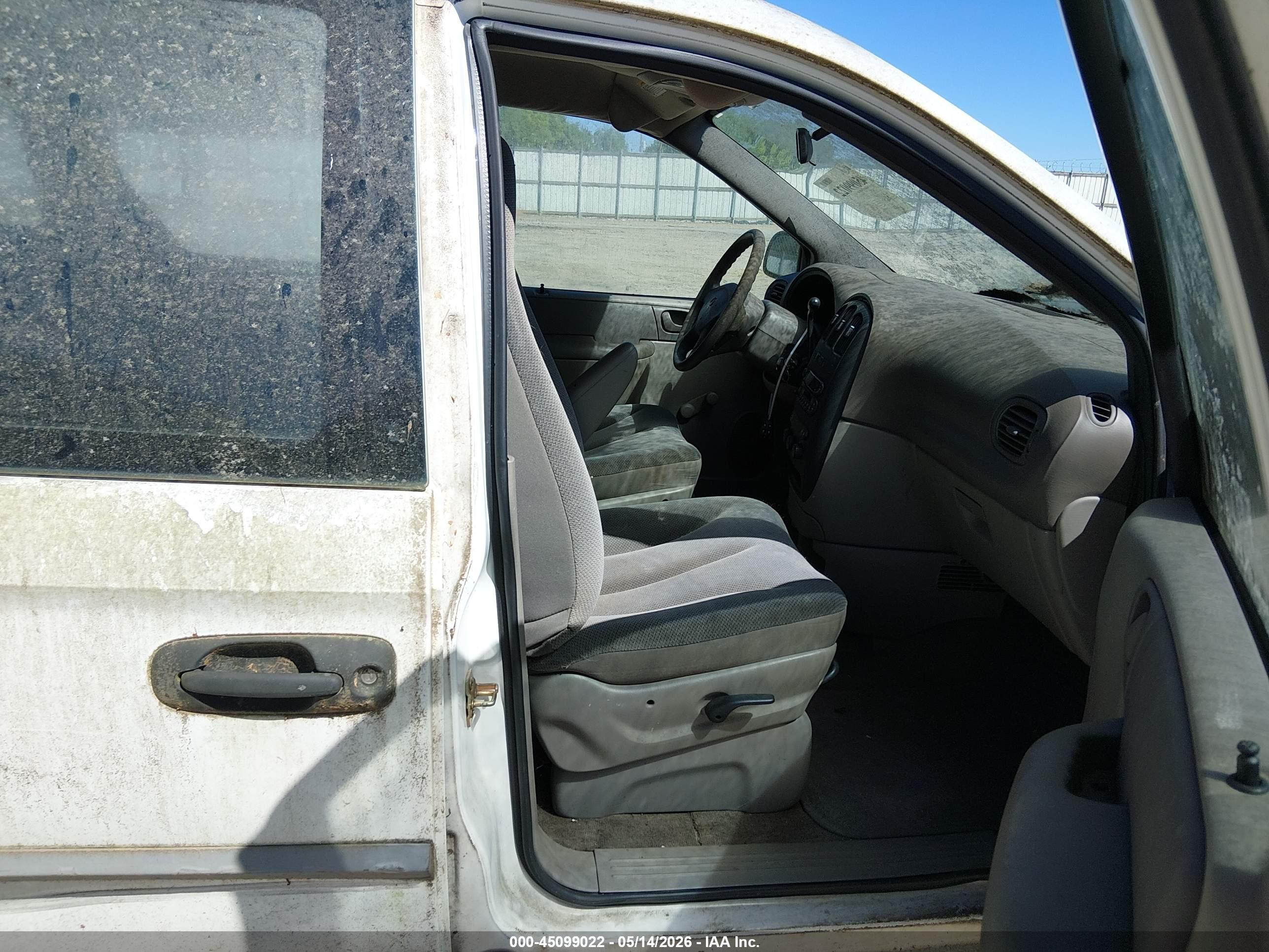 DODGE CARAVAN image 5