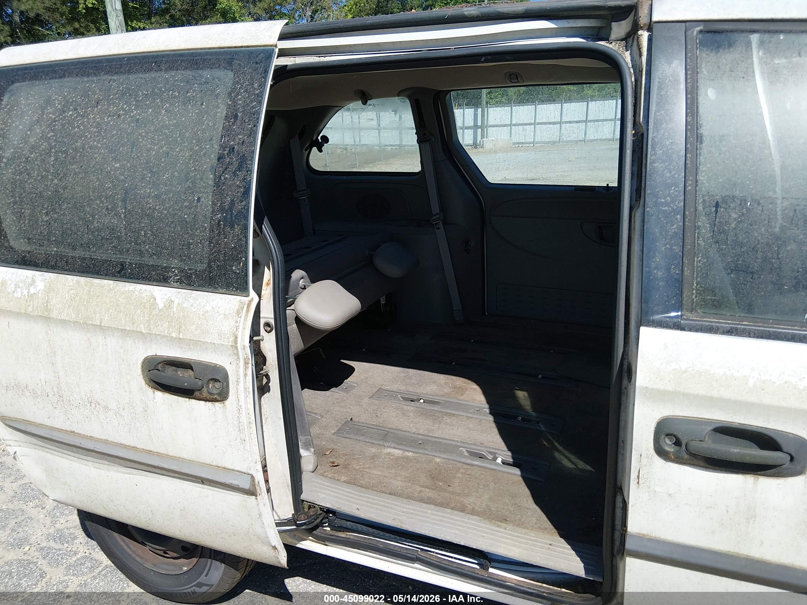 DODGE CARAVAN image 8