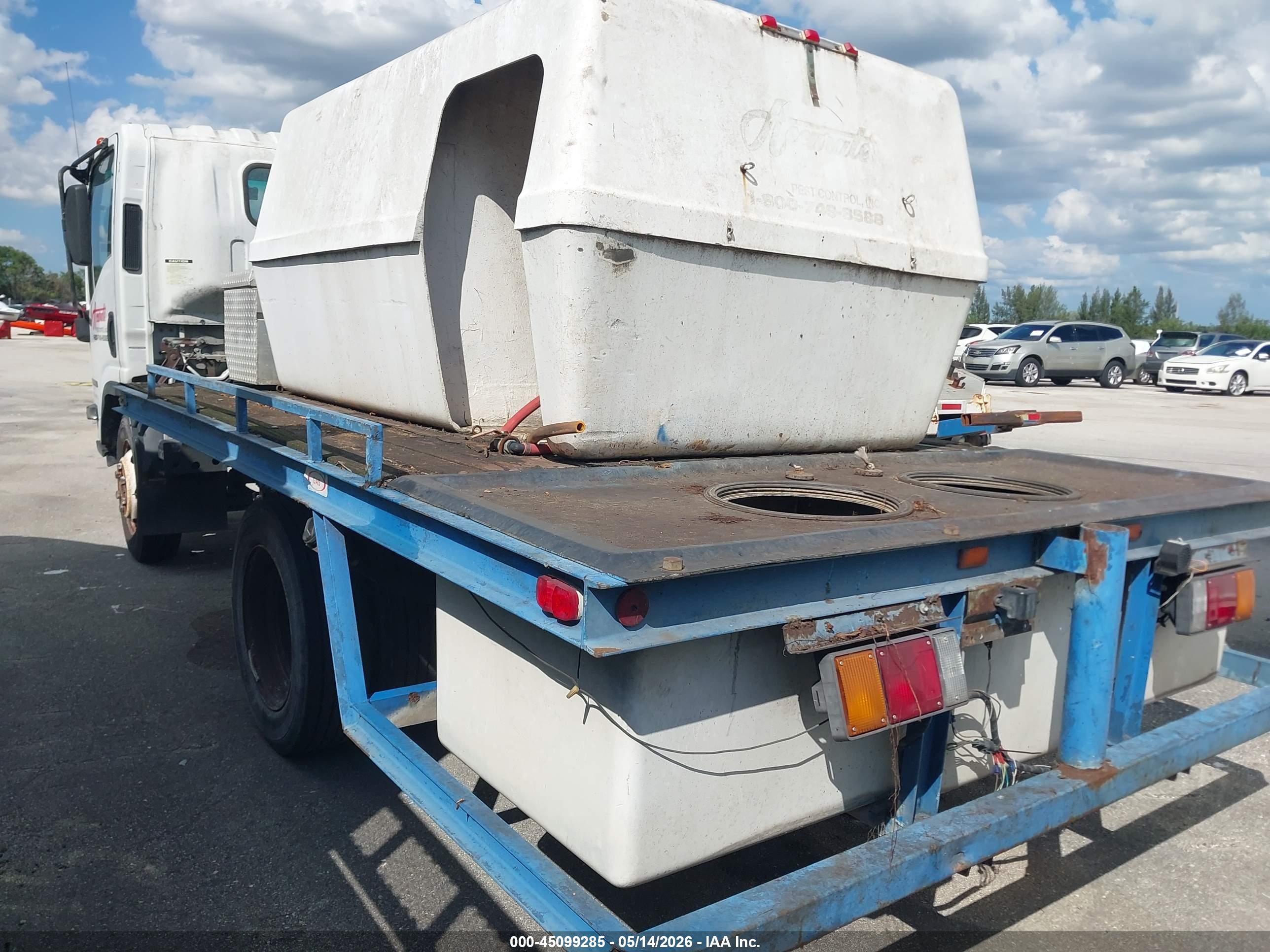 ISUZU NPR image 3
