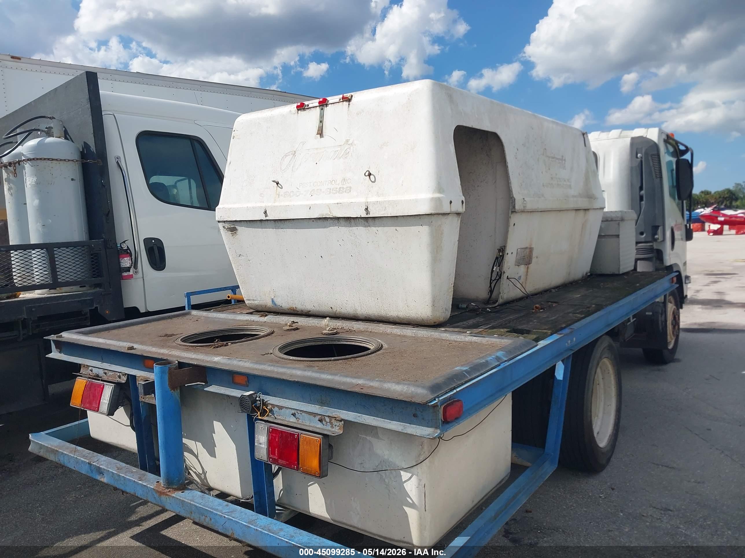 ISUZU NPR image 4