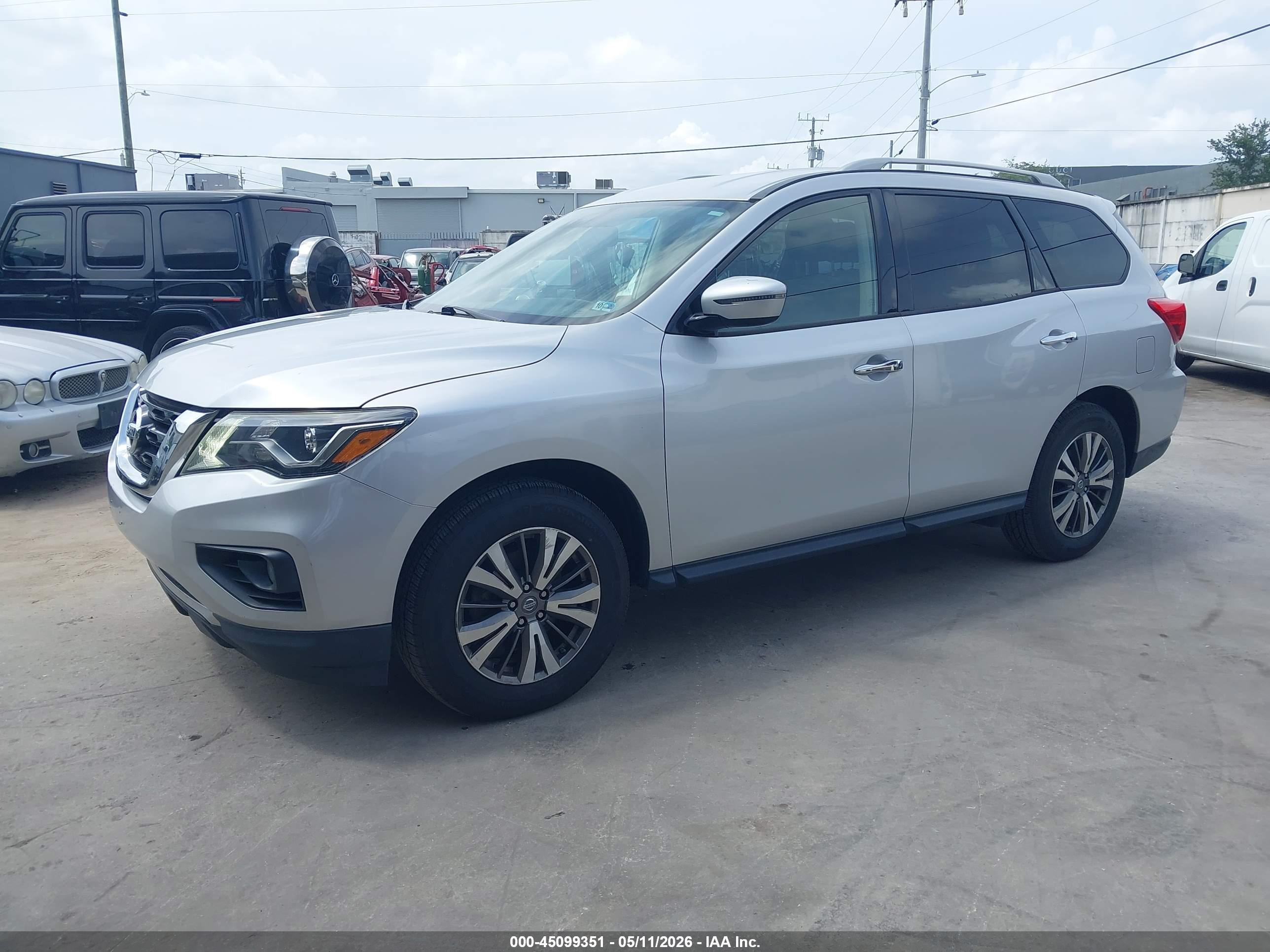 NISSAN PATHFINDER image 2