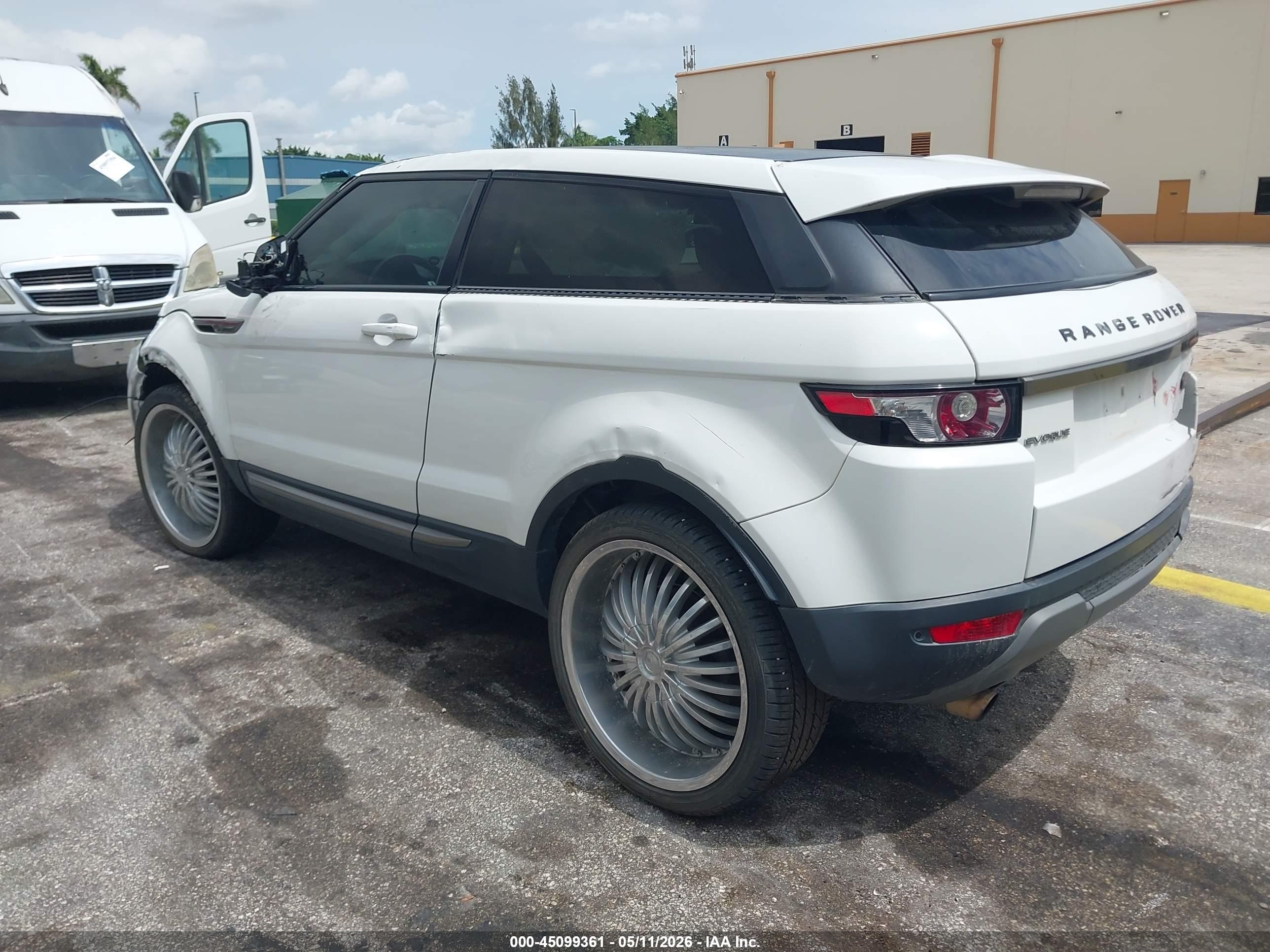 LAND ROVER image 3