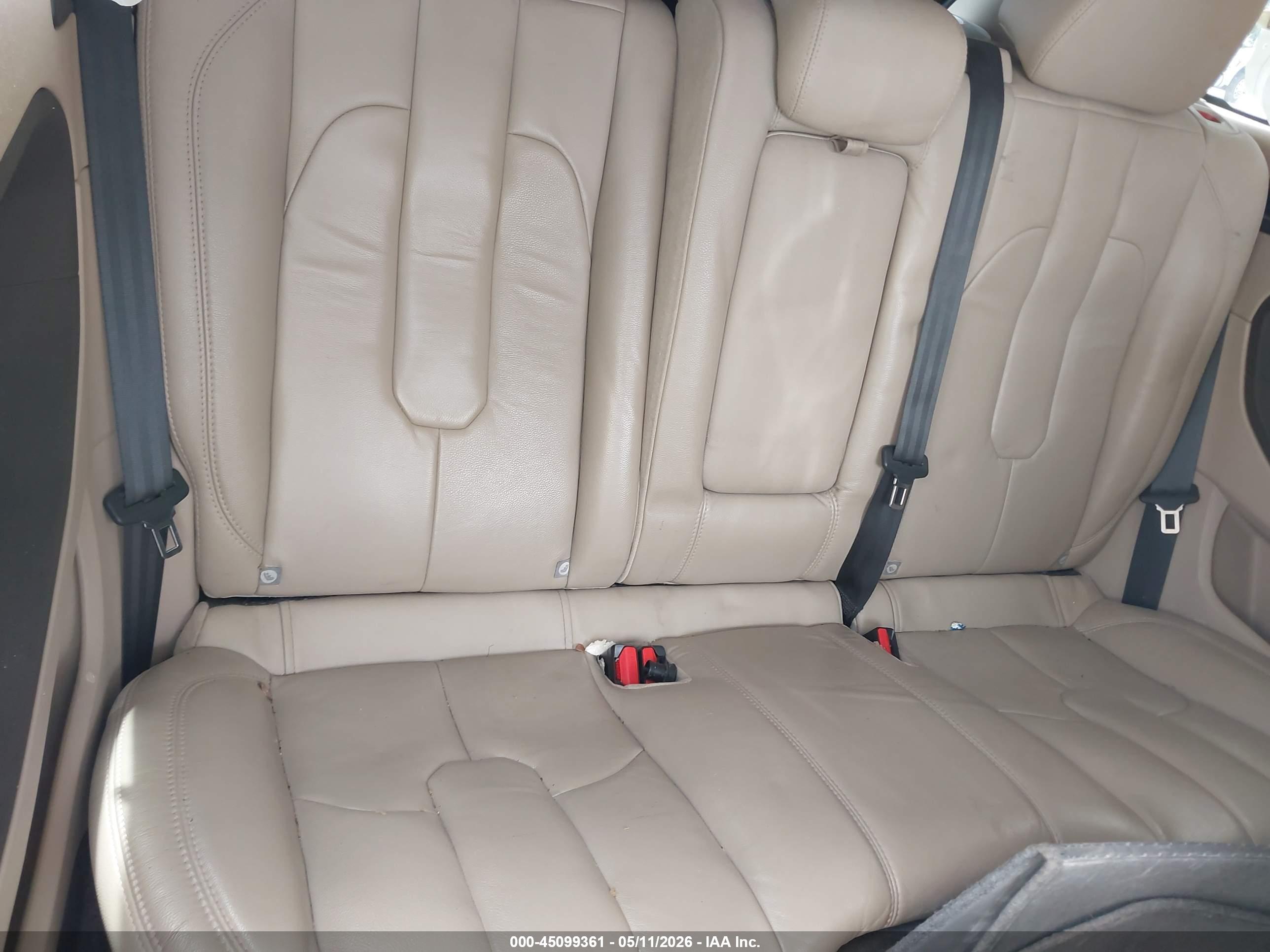LAND ROVER image 8