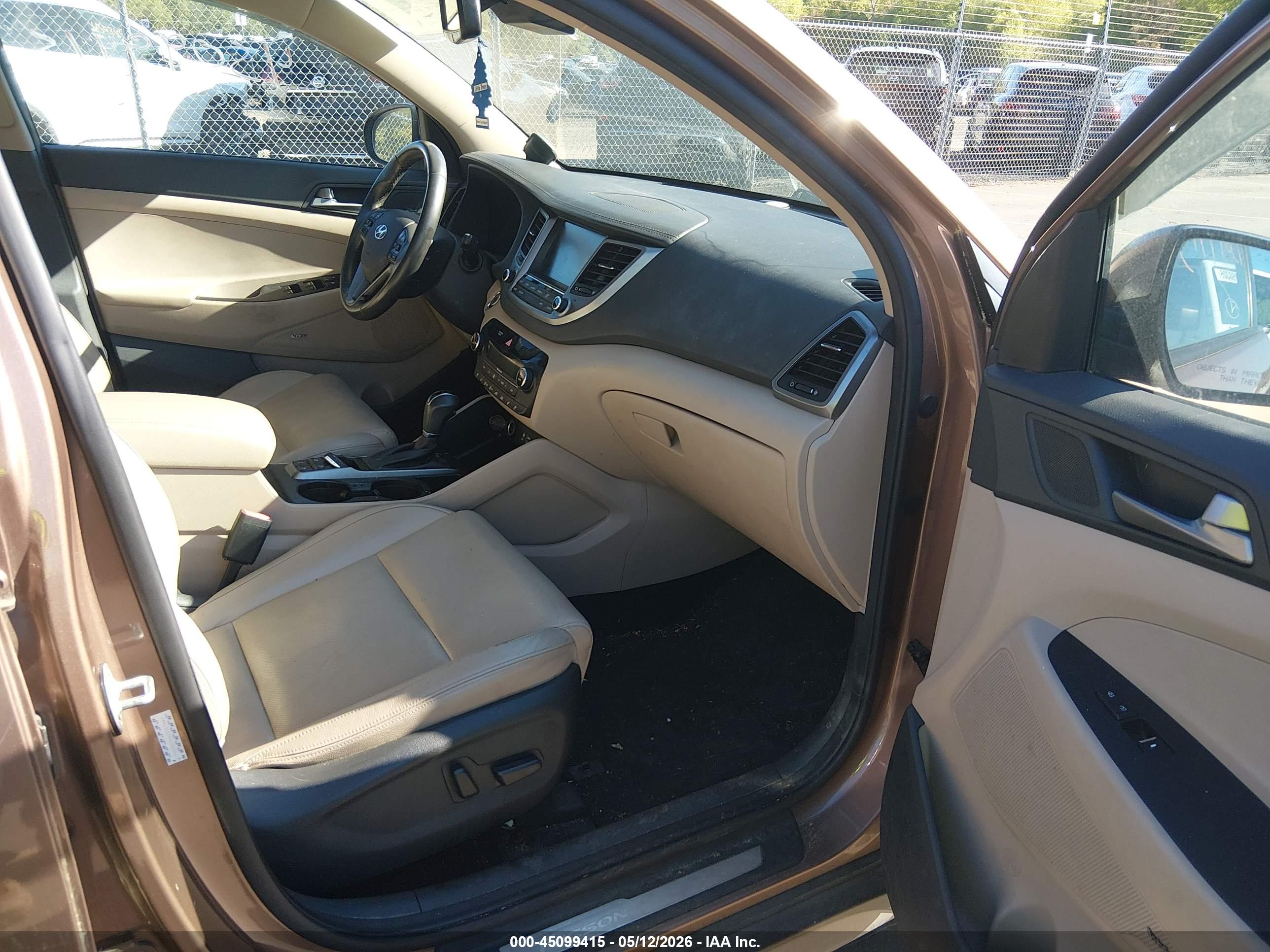 HYUNDAI TUCSON image 5
