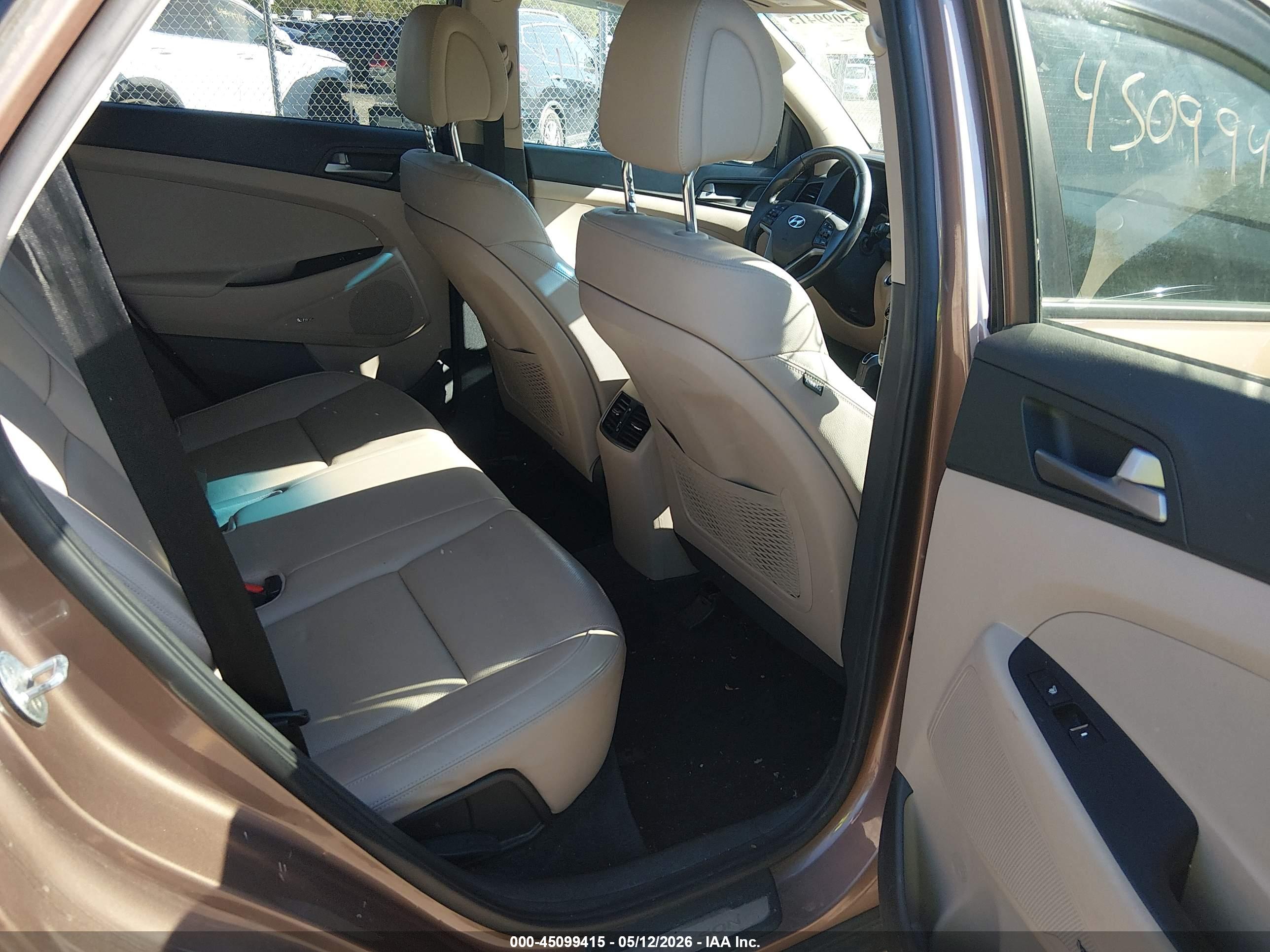HYUNDAI TUCSON image 8