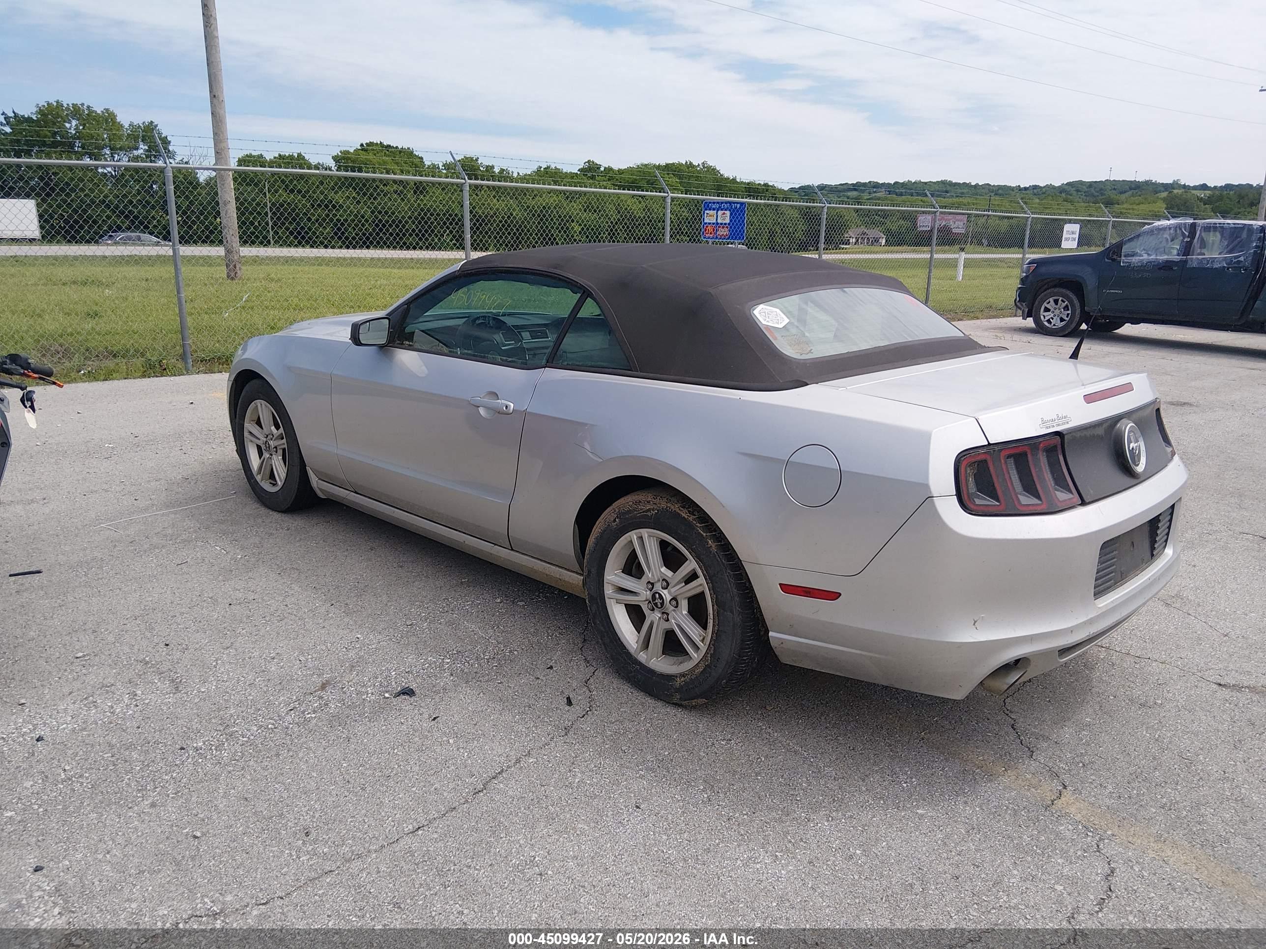 FORD MUSTANG image 3
