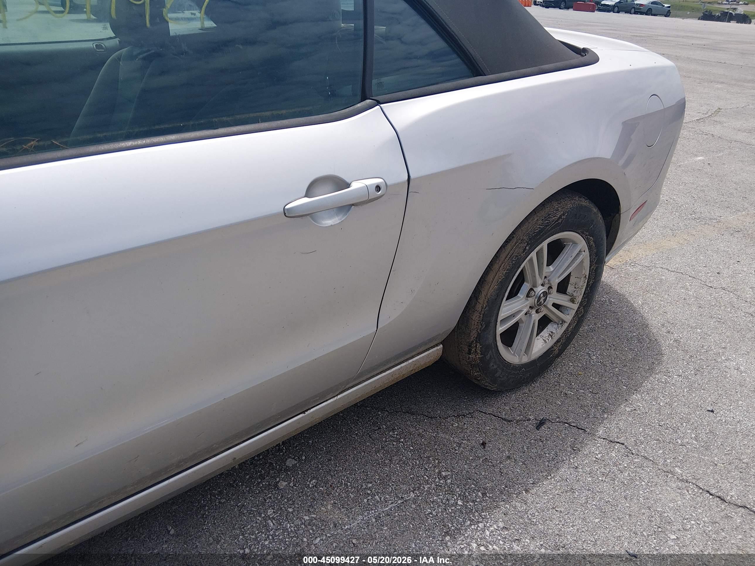 FORD MUSTANG image 6