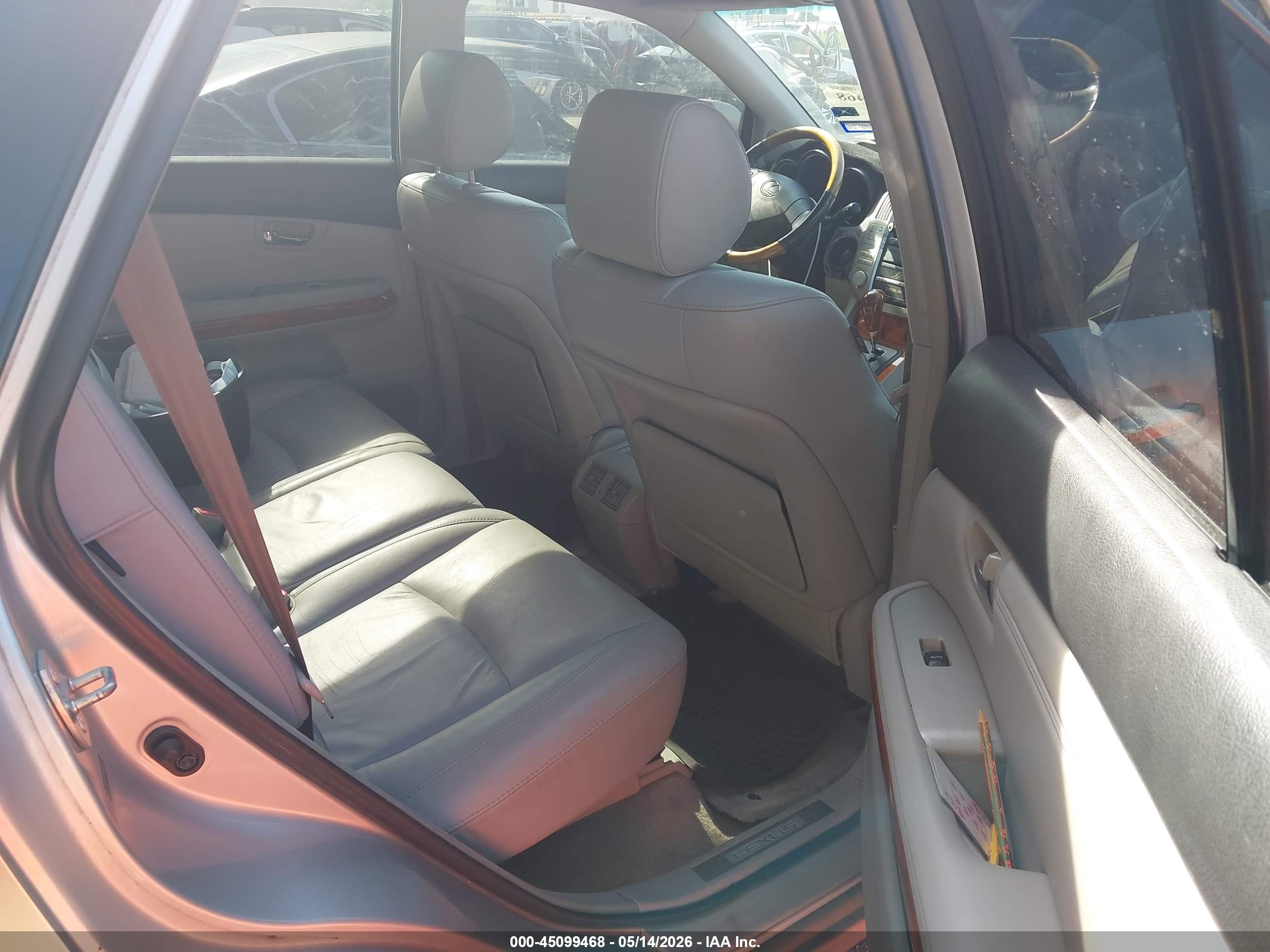 LEXUS RX image 8