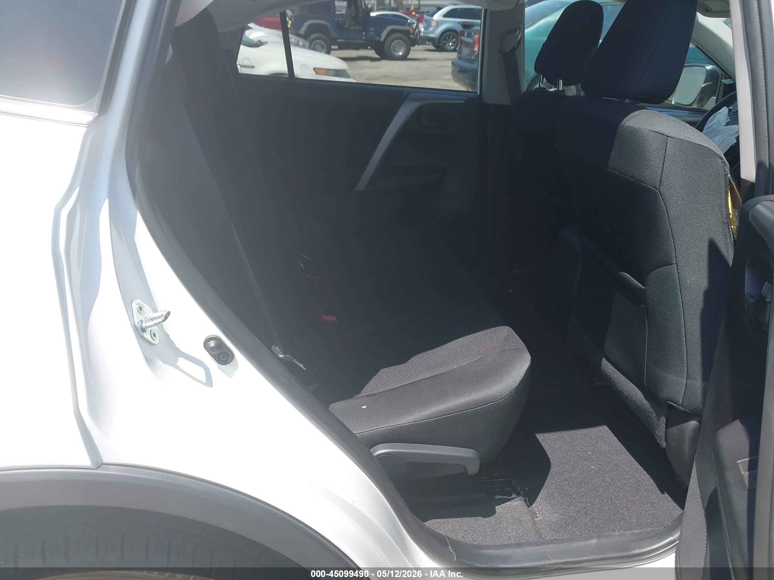TOYOTA RAV4 image 8
