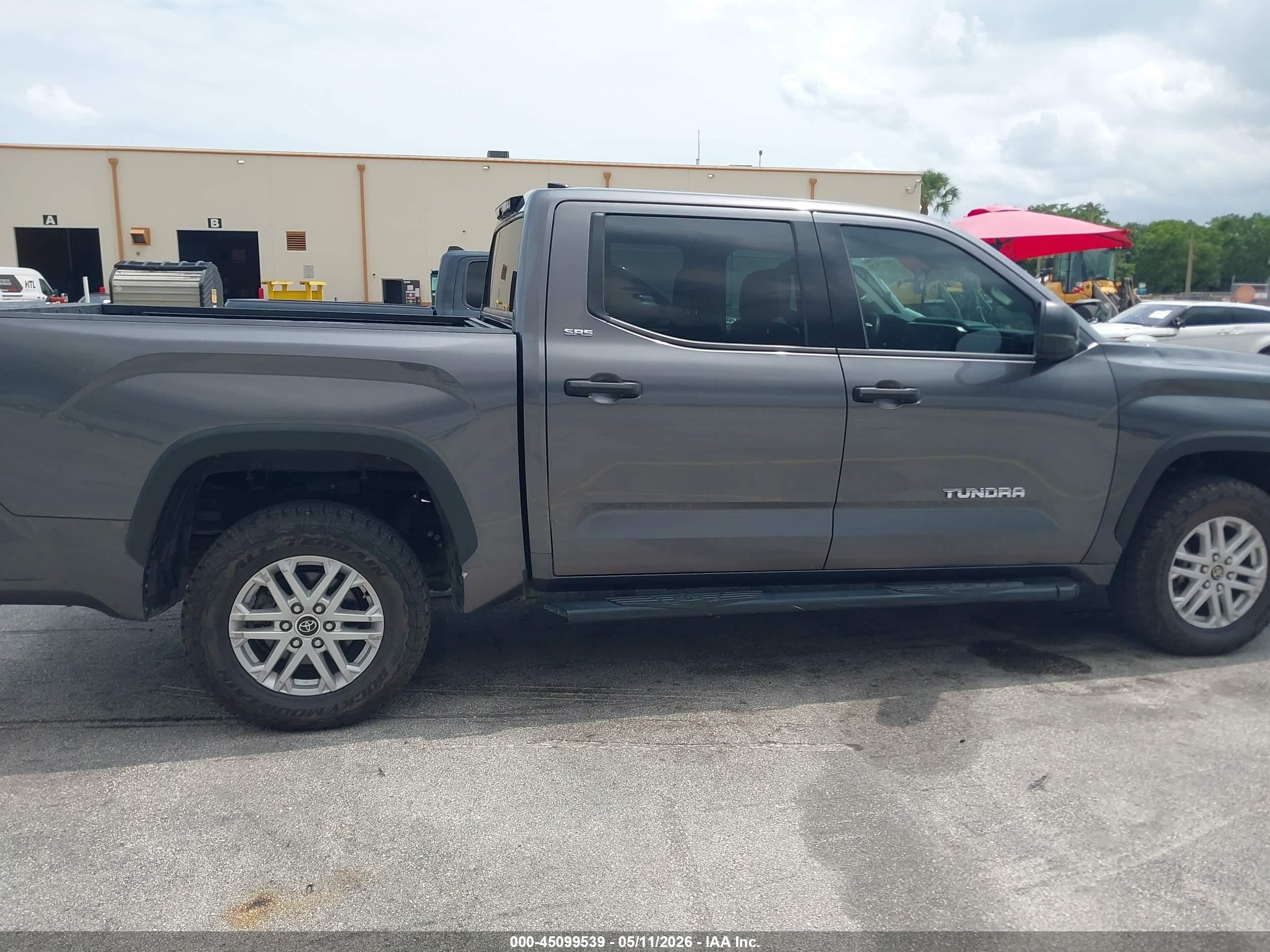 TOYOTA TUNDRA image 6