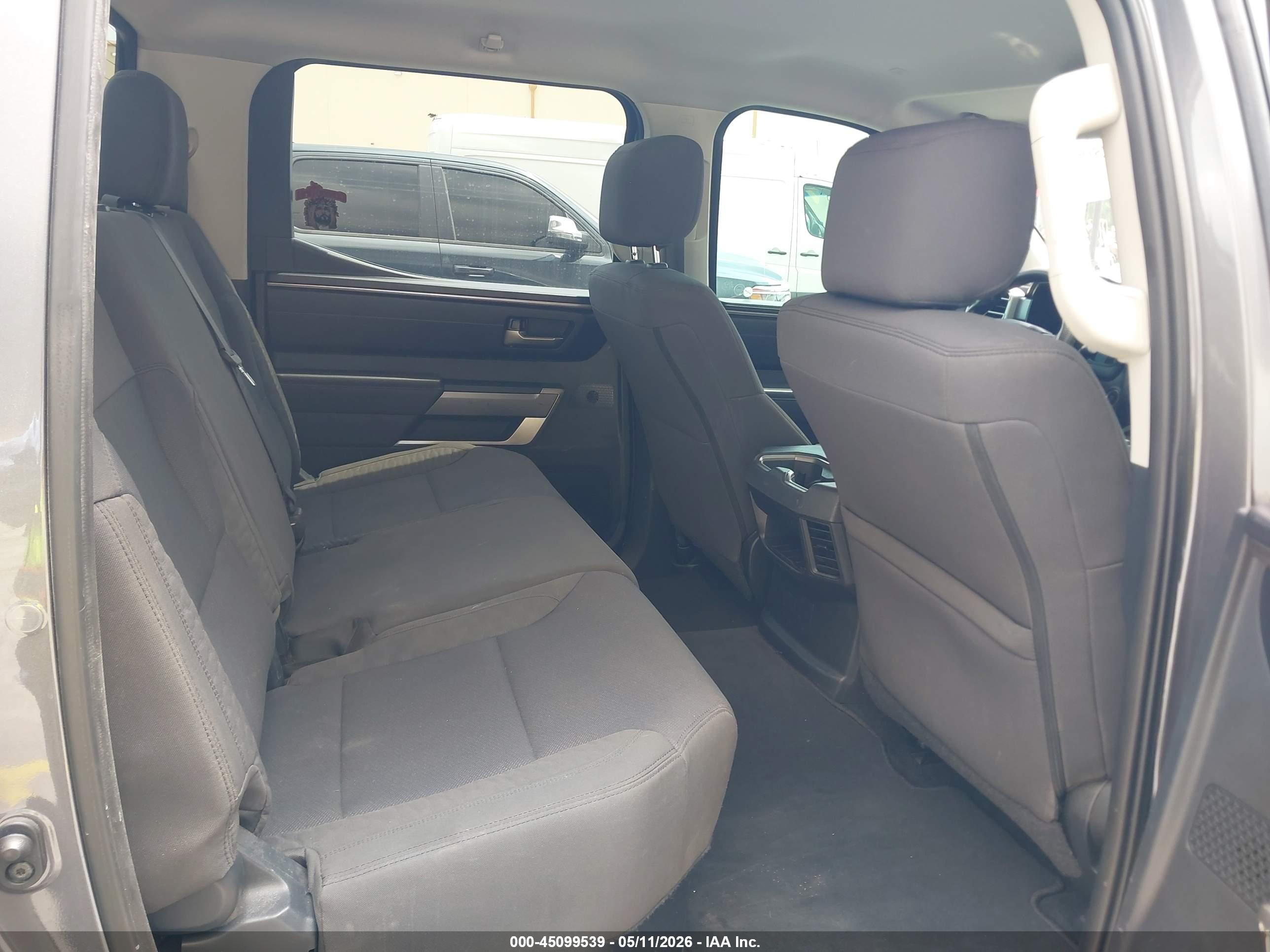 TOYOTA TUNDRA image 8