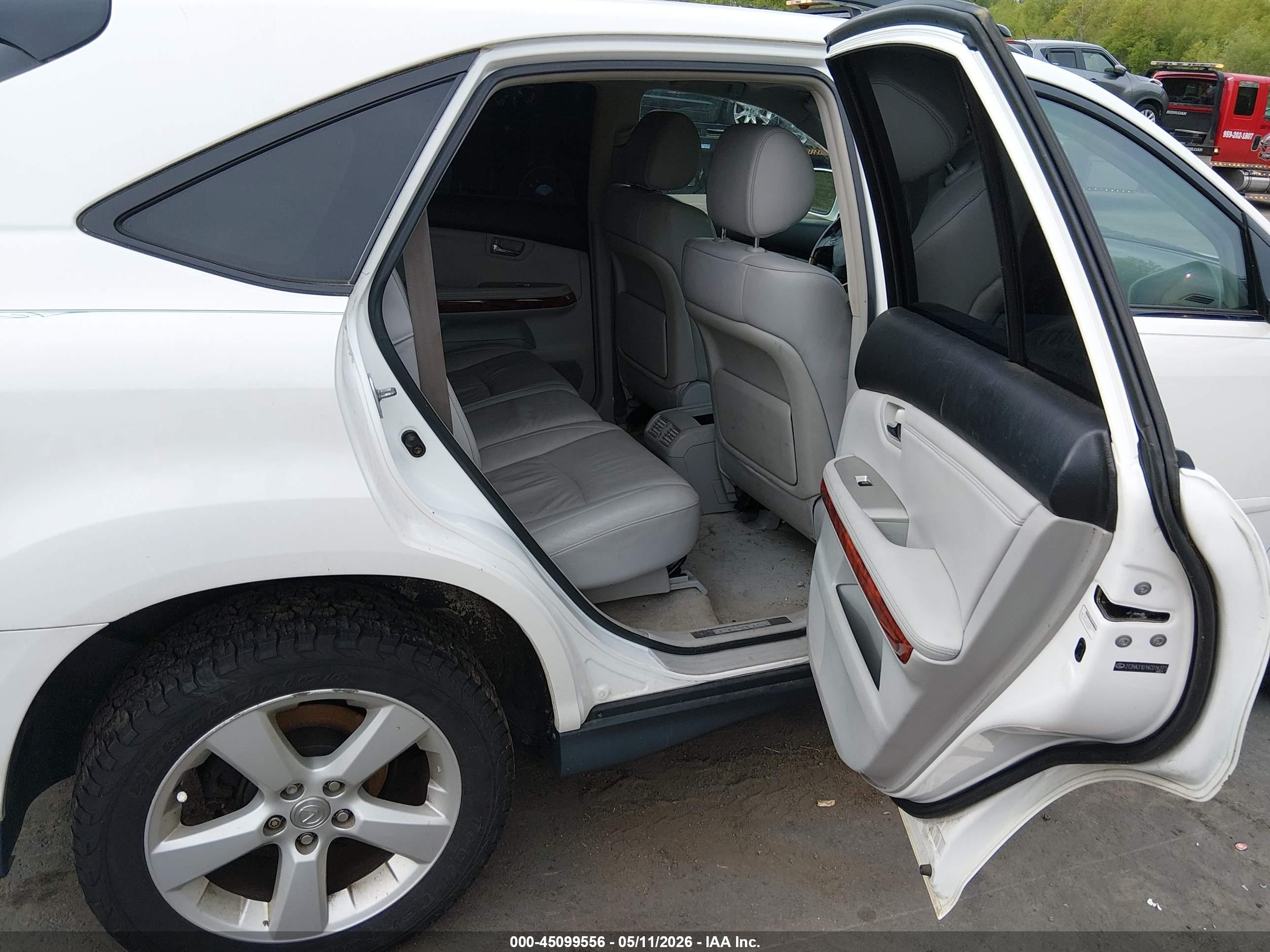 LEXUS RX image 8
