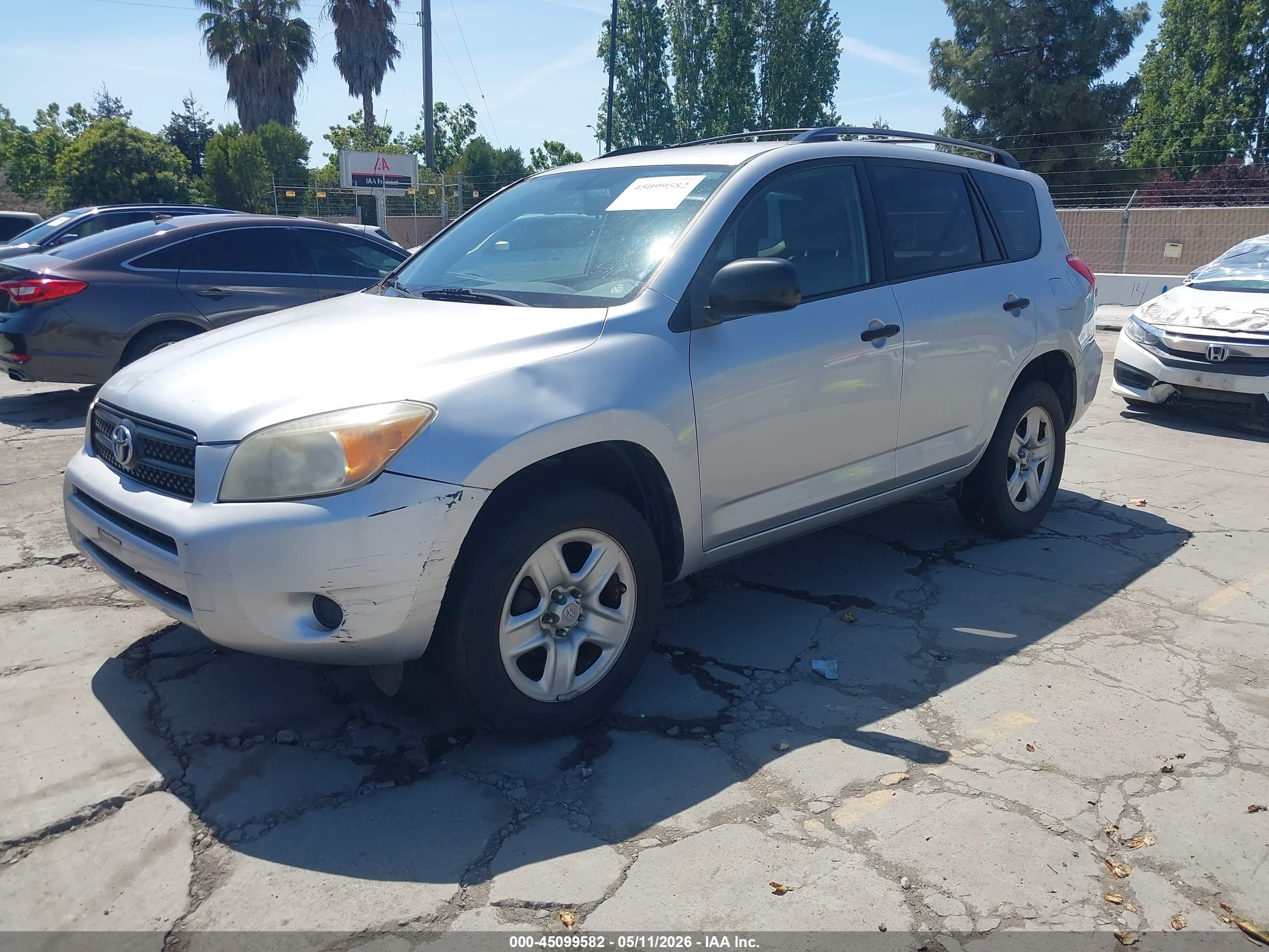 TOYOTA RAV4 image 2
