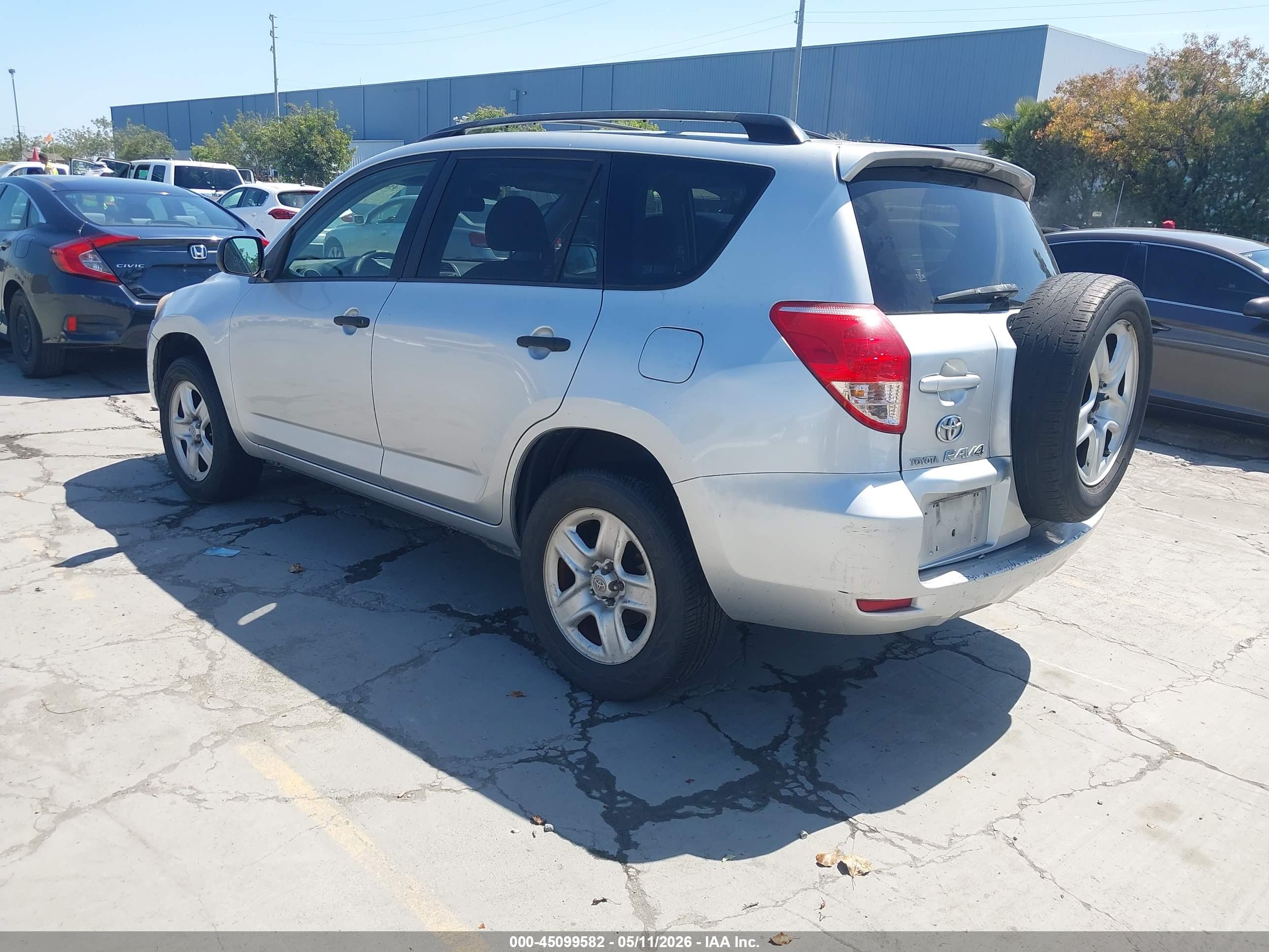TOYOTA RAV4 image 3