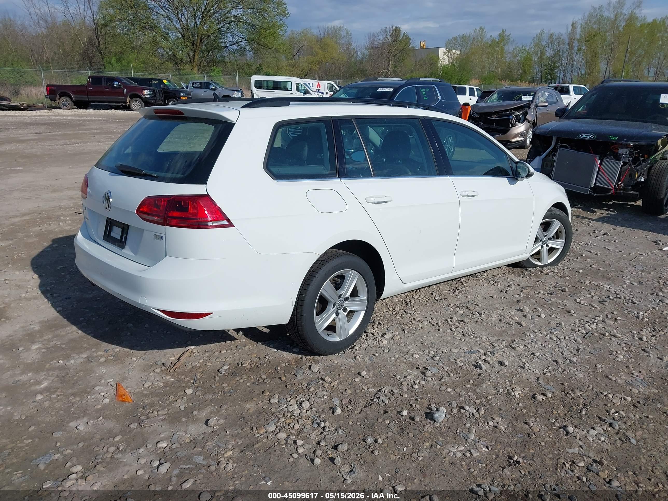 VOLKSWAGEN GOLF image 4