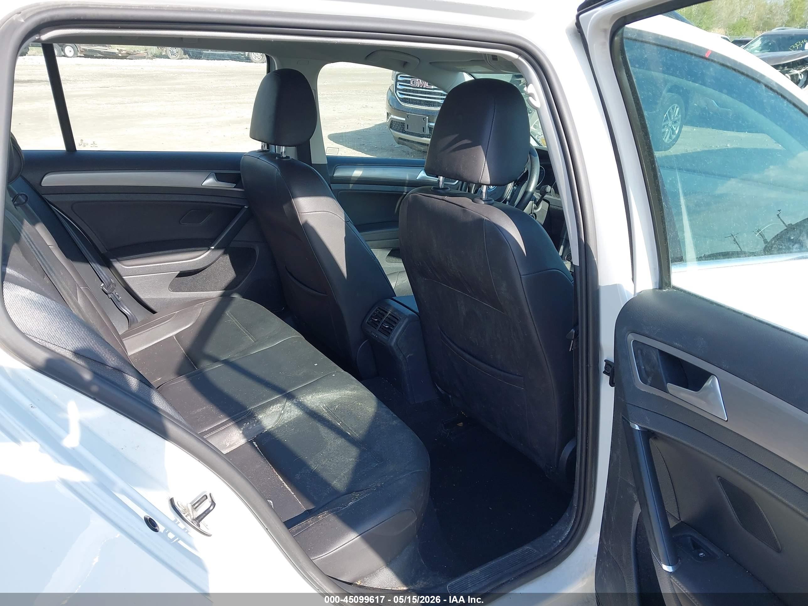 VOLKSWAGEN GOLF image 8