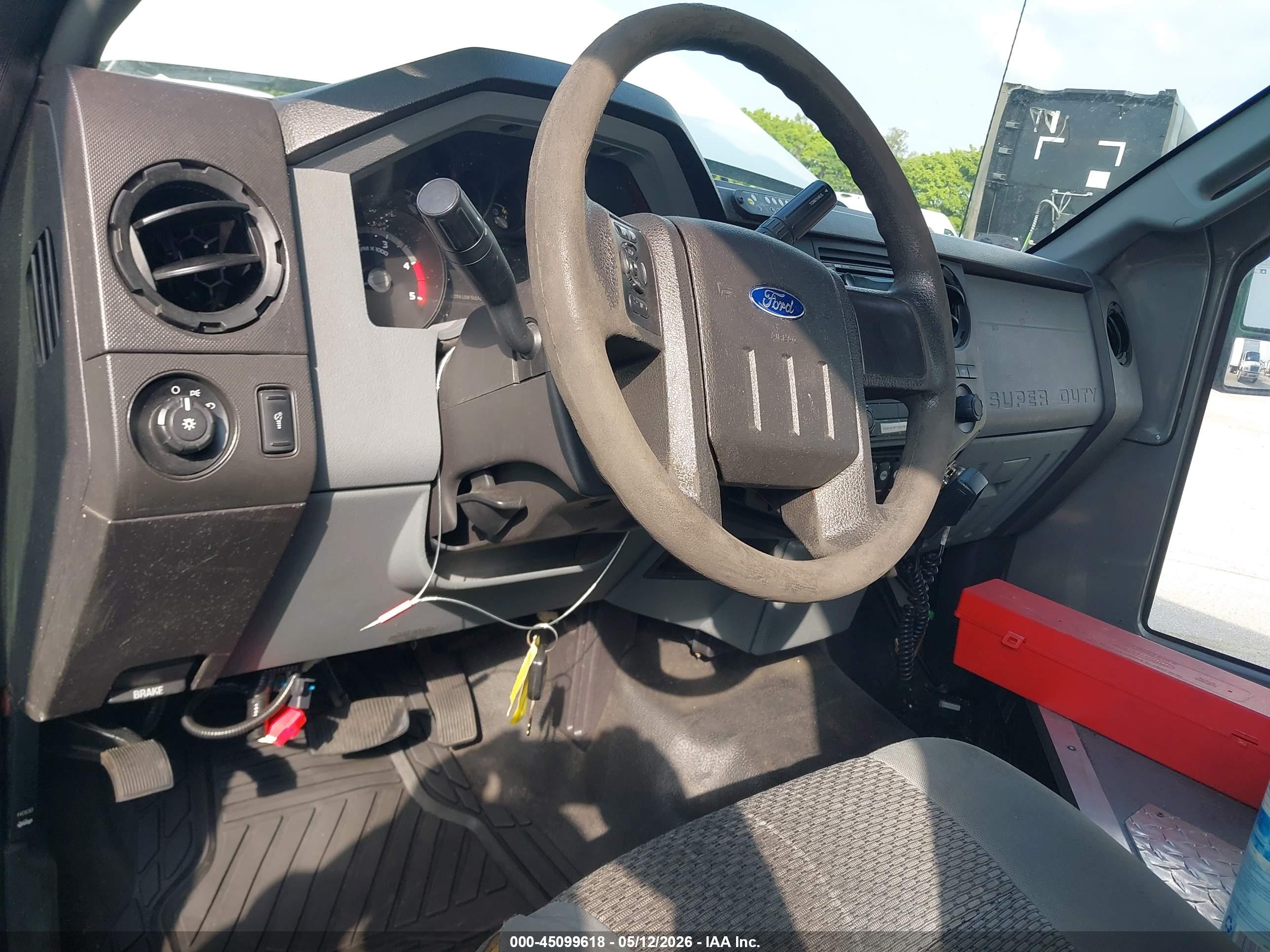 FORD F-550 image 8