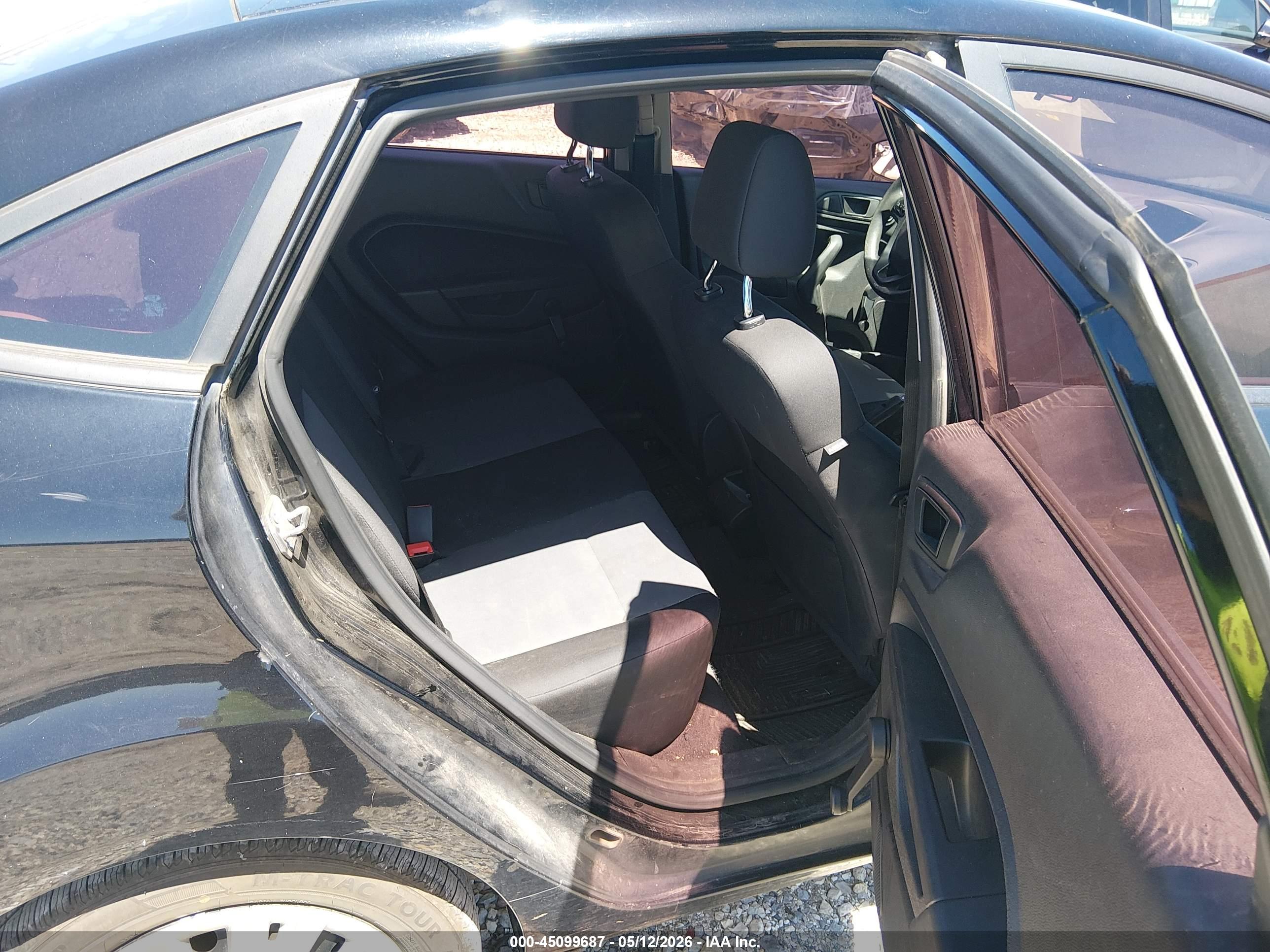 FORD FIESTA image 8