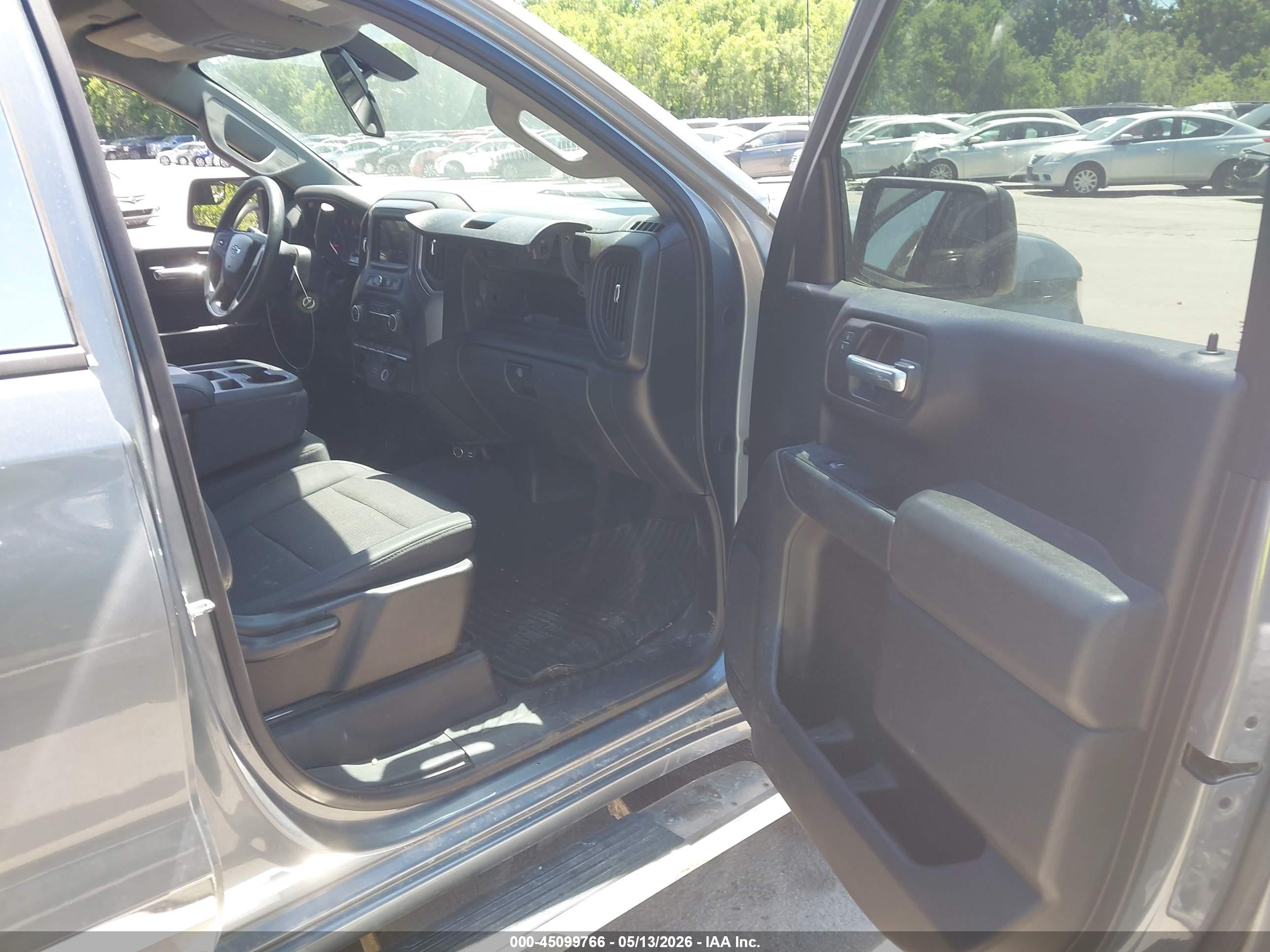 CHEVROLET SILVERADO image 5
