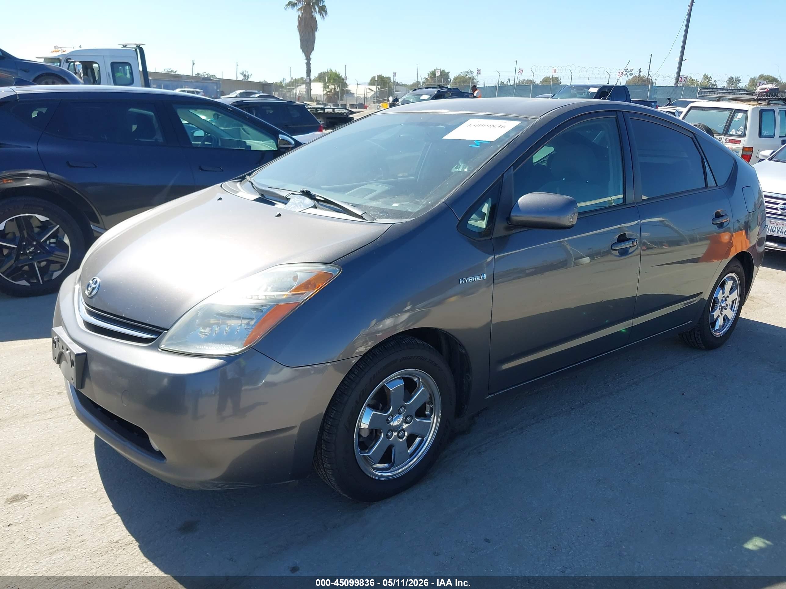 TOYOTA PRIUS image 2