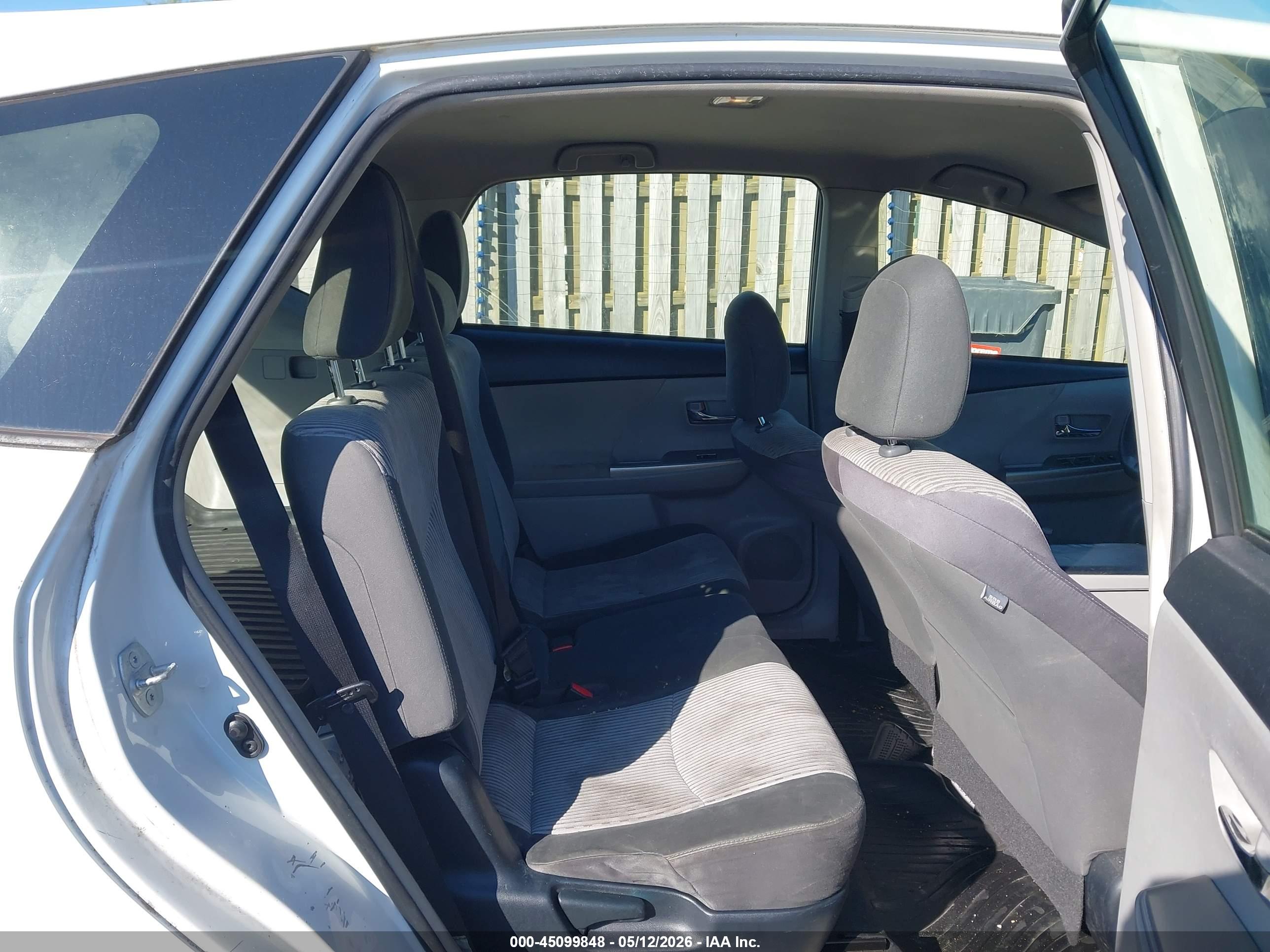 TOYOTA PRIUS image 8