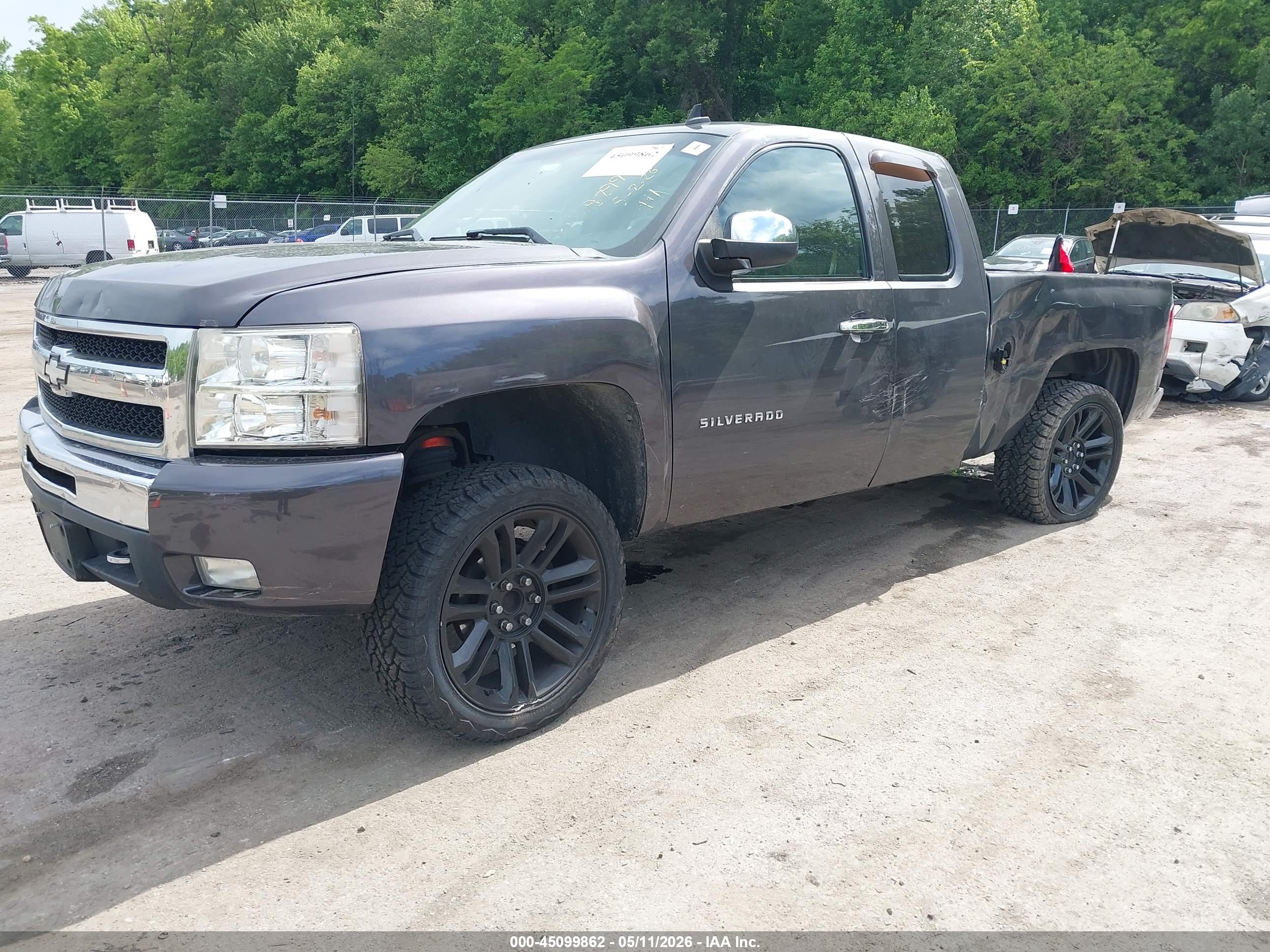 CHEVROLET SILVERADO image 2