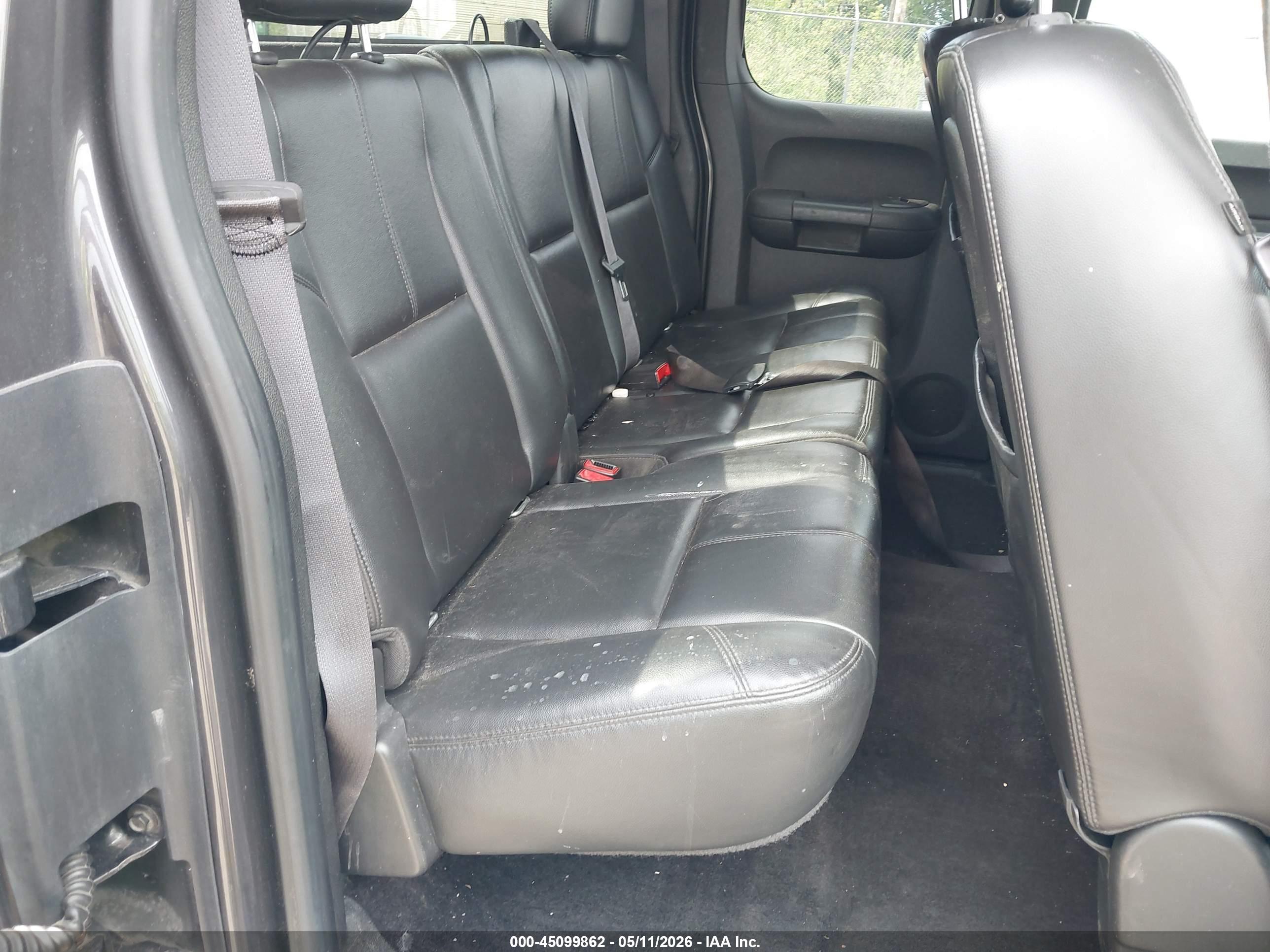 CHEVROLET SILVERADO image 8