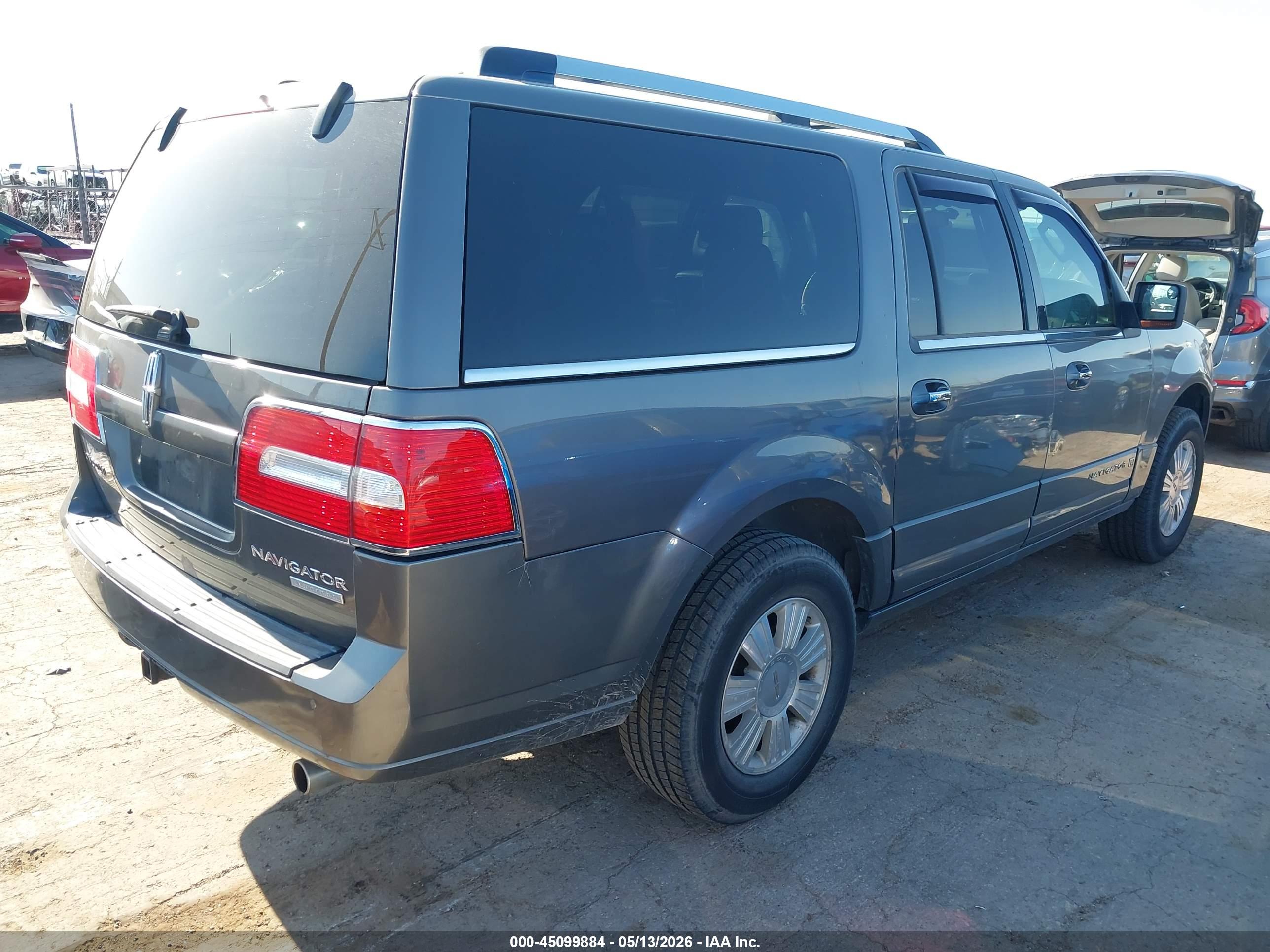 LINCOLN NAVIGATOR image 4