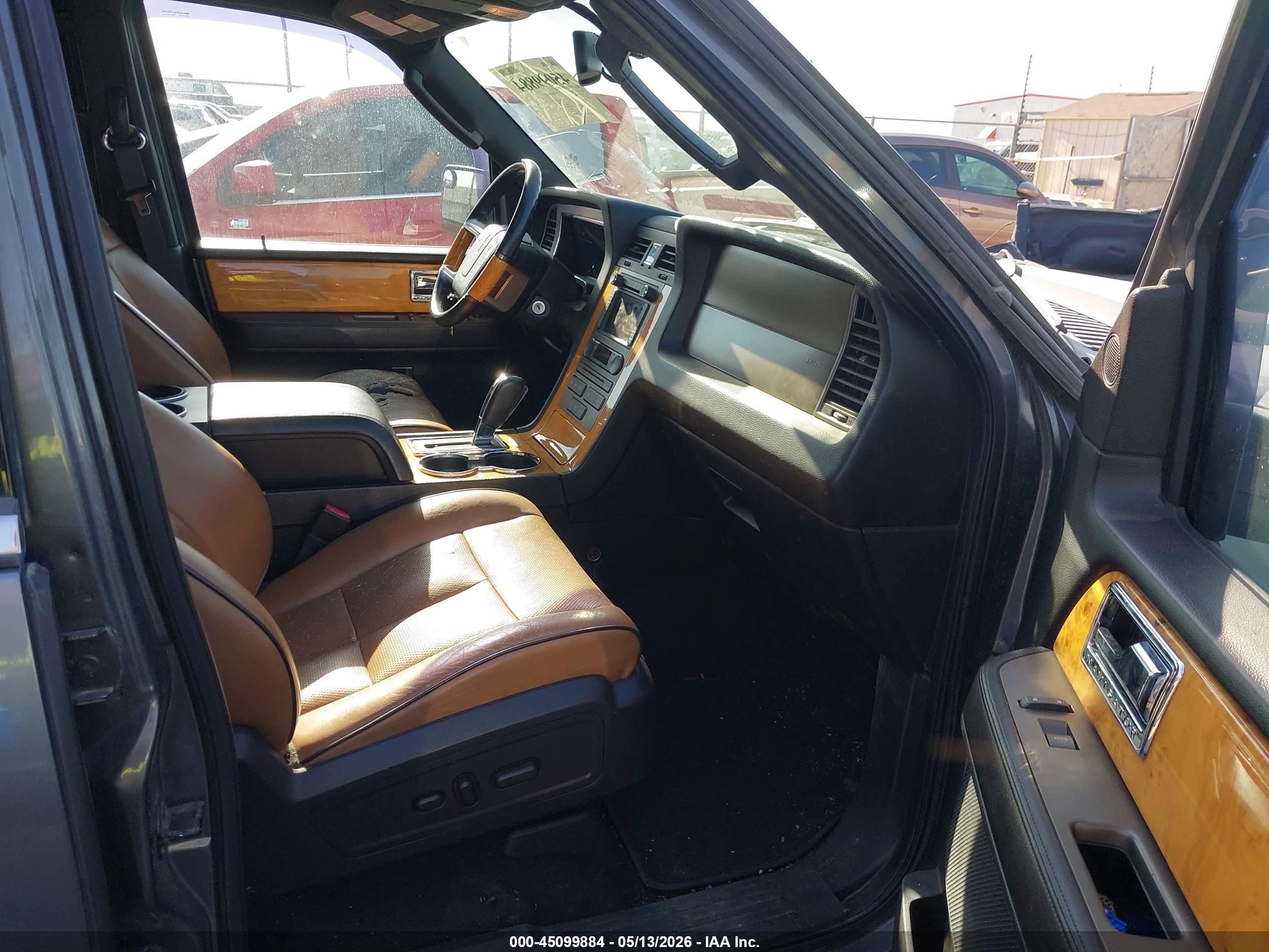 LINCOLN NAVIGATOR image 5