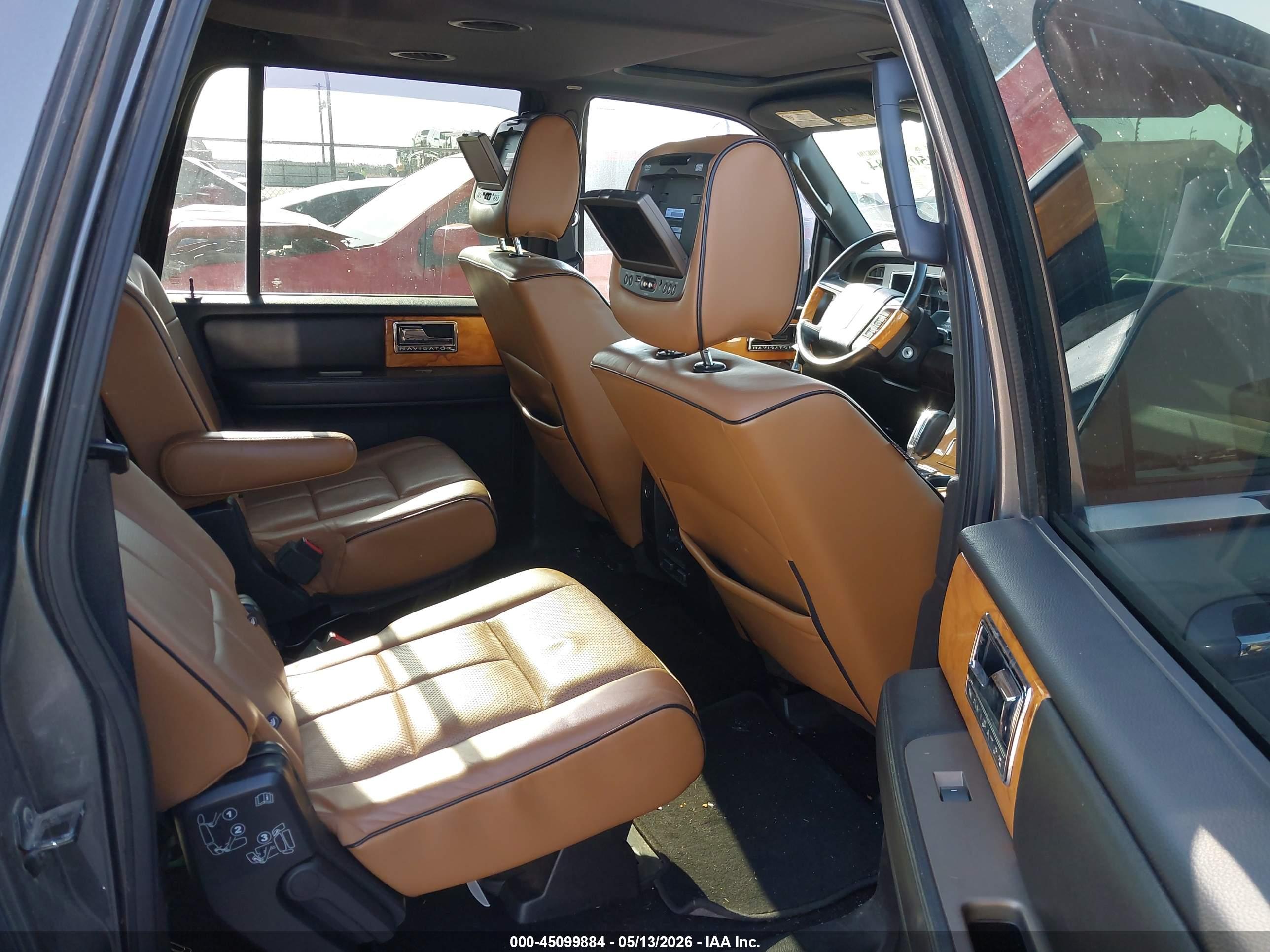 LINCOLN NAVIGATOR image 8