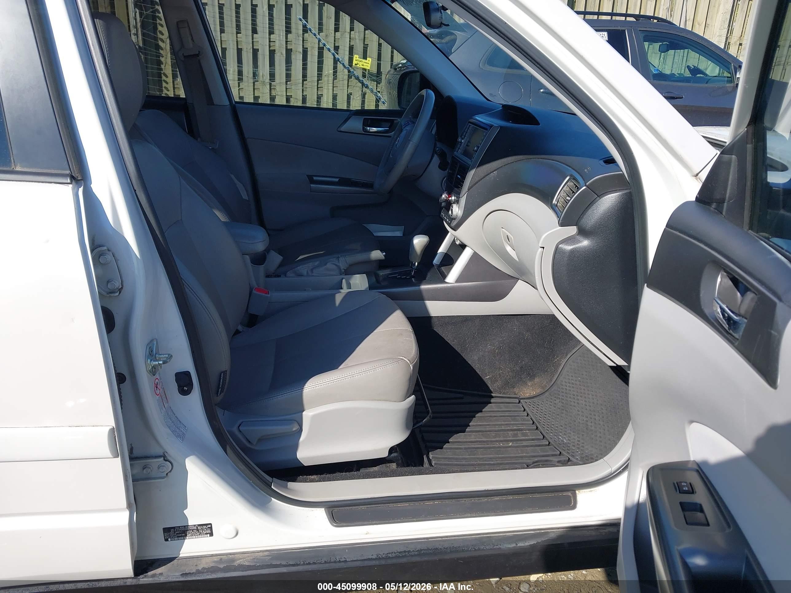 SUBARU FORESTER image 5