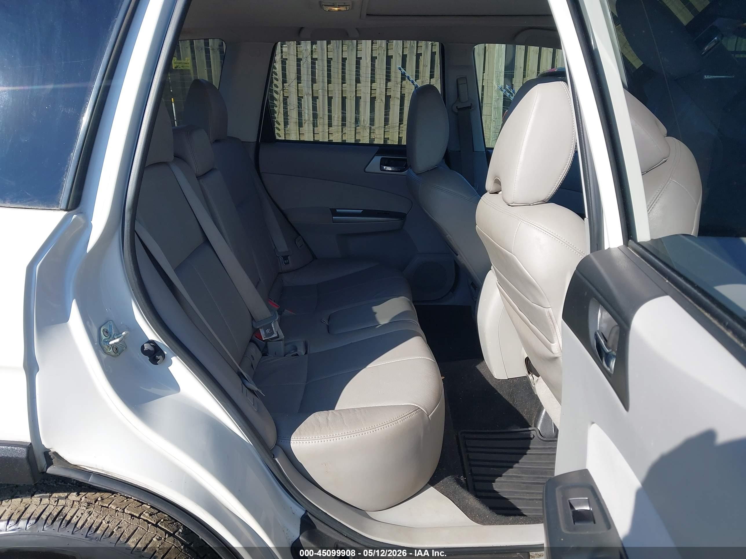 SUBARU FORESTER image 8