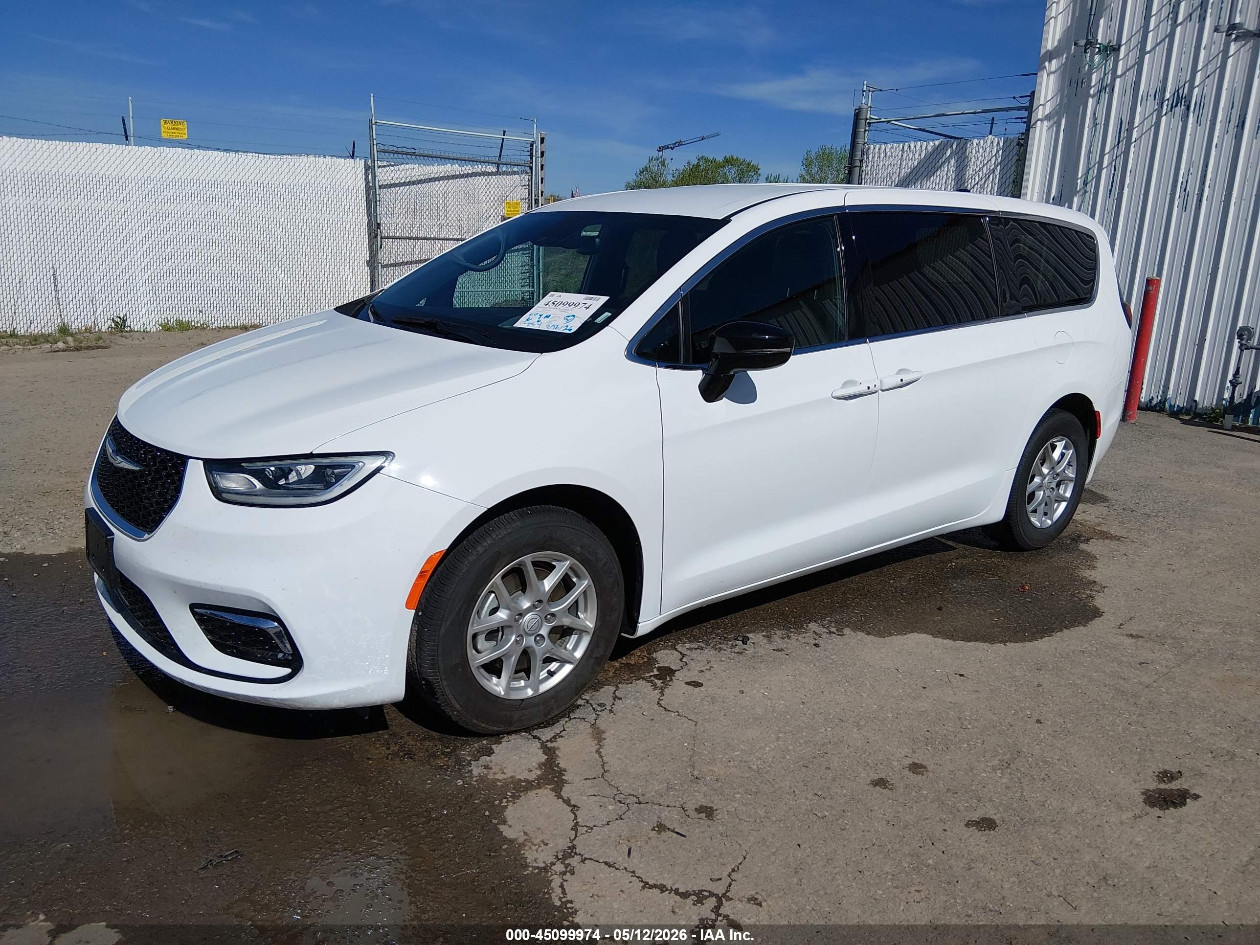 CHRYSLER PACIFICA image 2