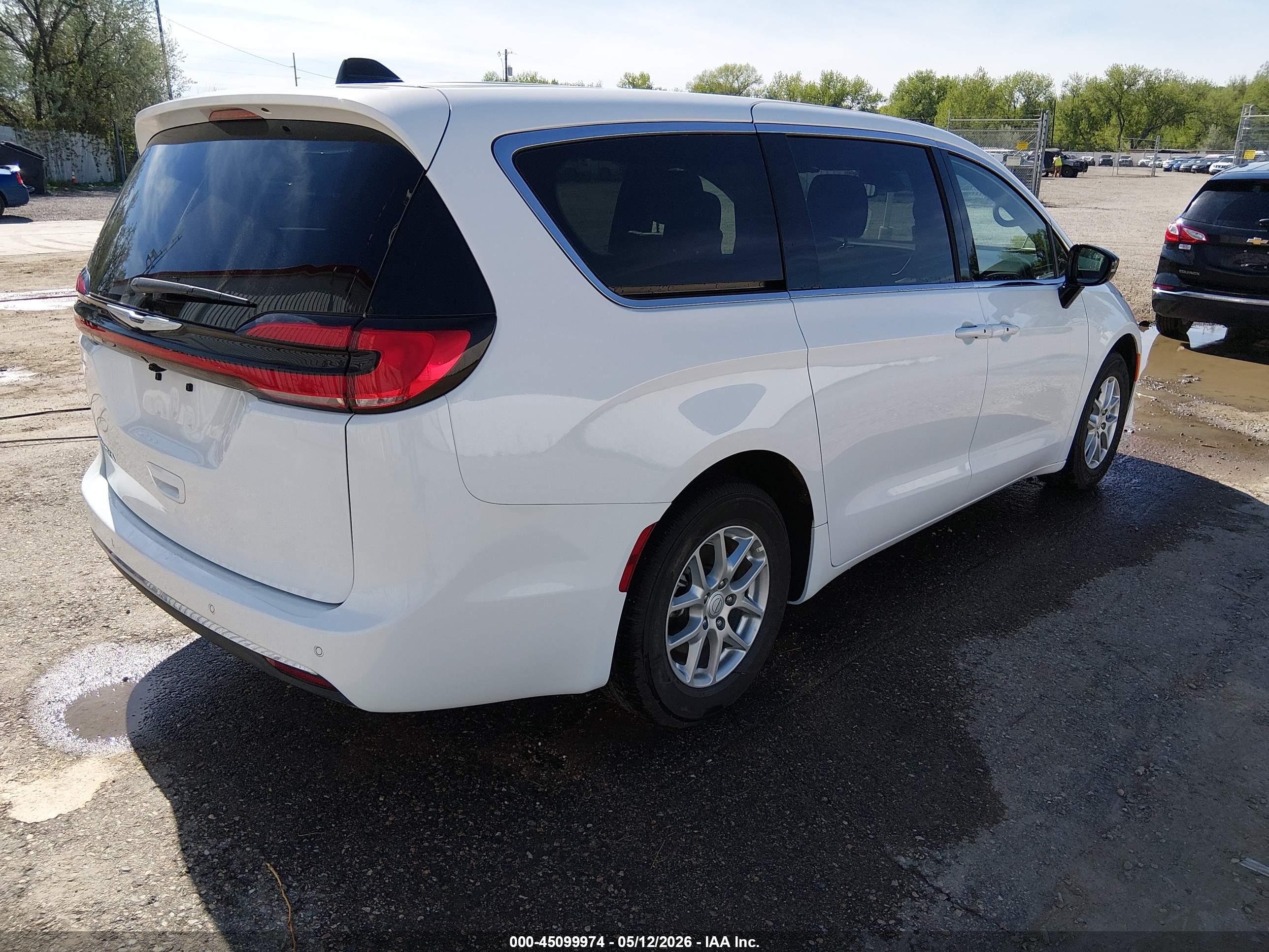 CHRYSLER PACIFICA image 4
