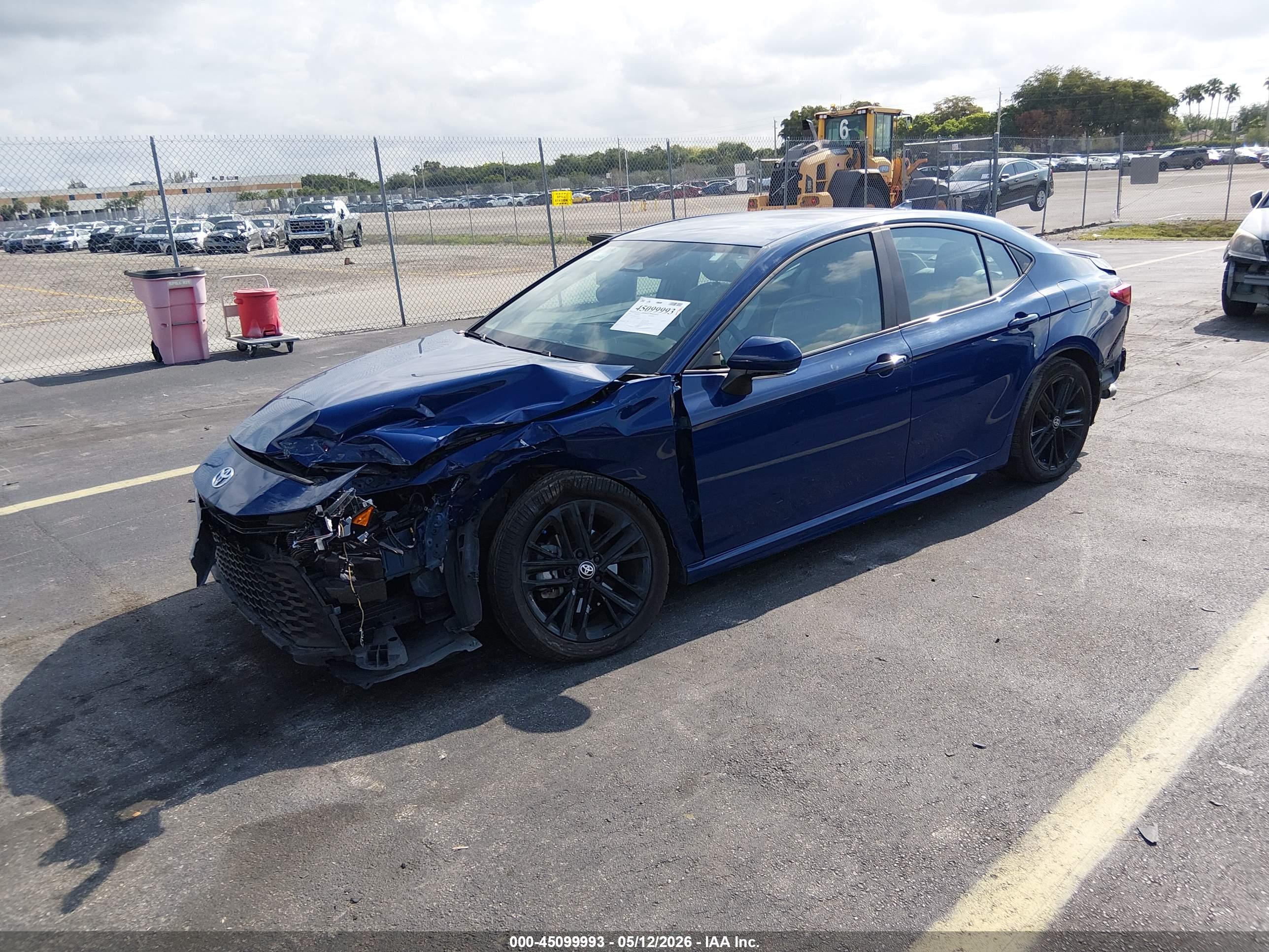 TOYOTA CAMRY image 2
