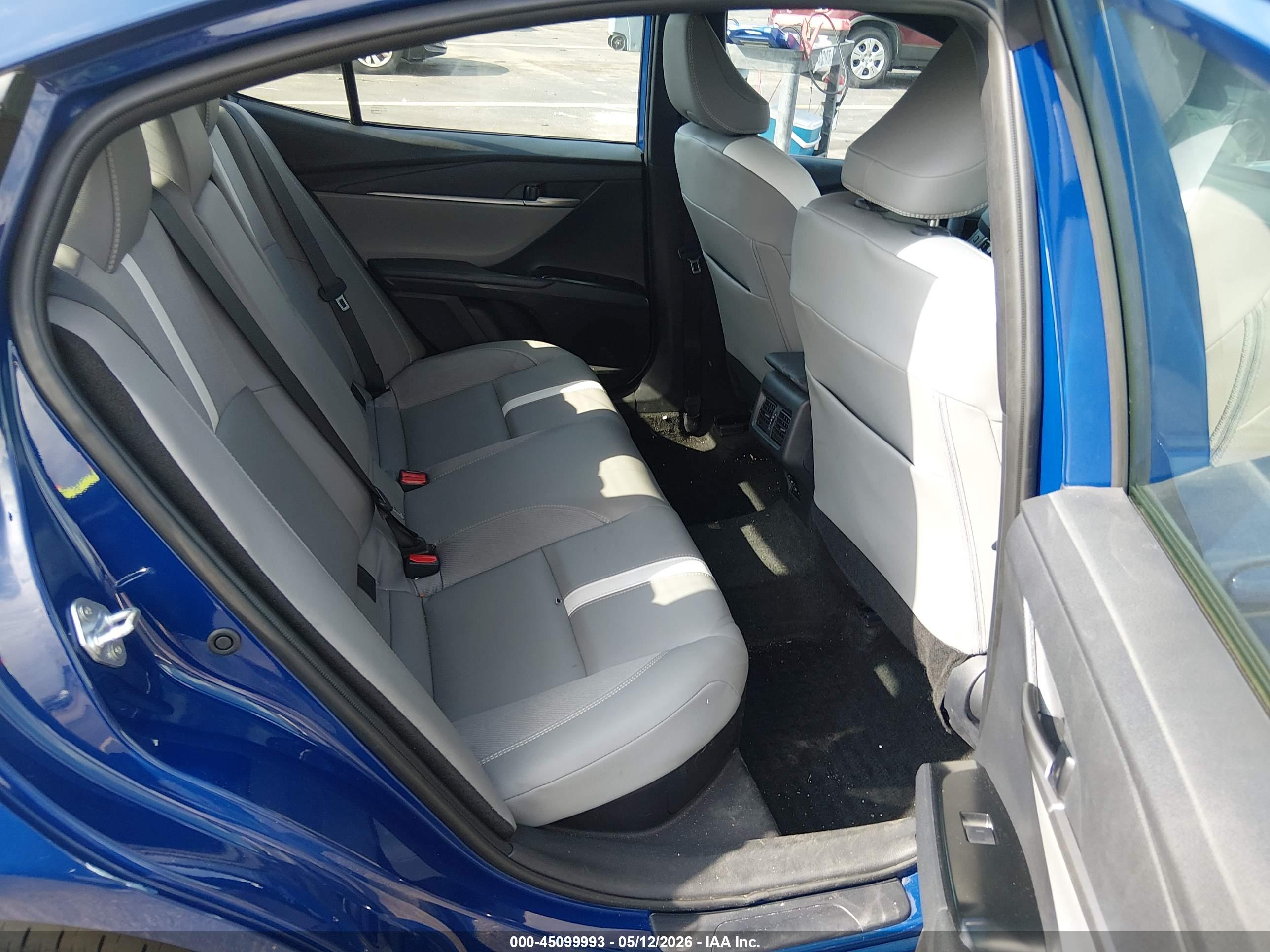 TOYOTA CAMRY image 8