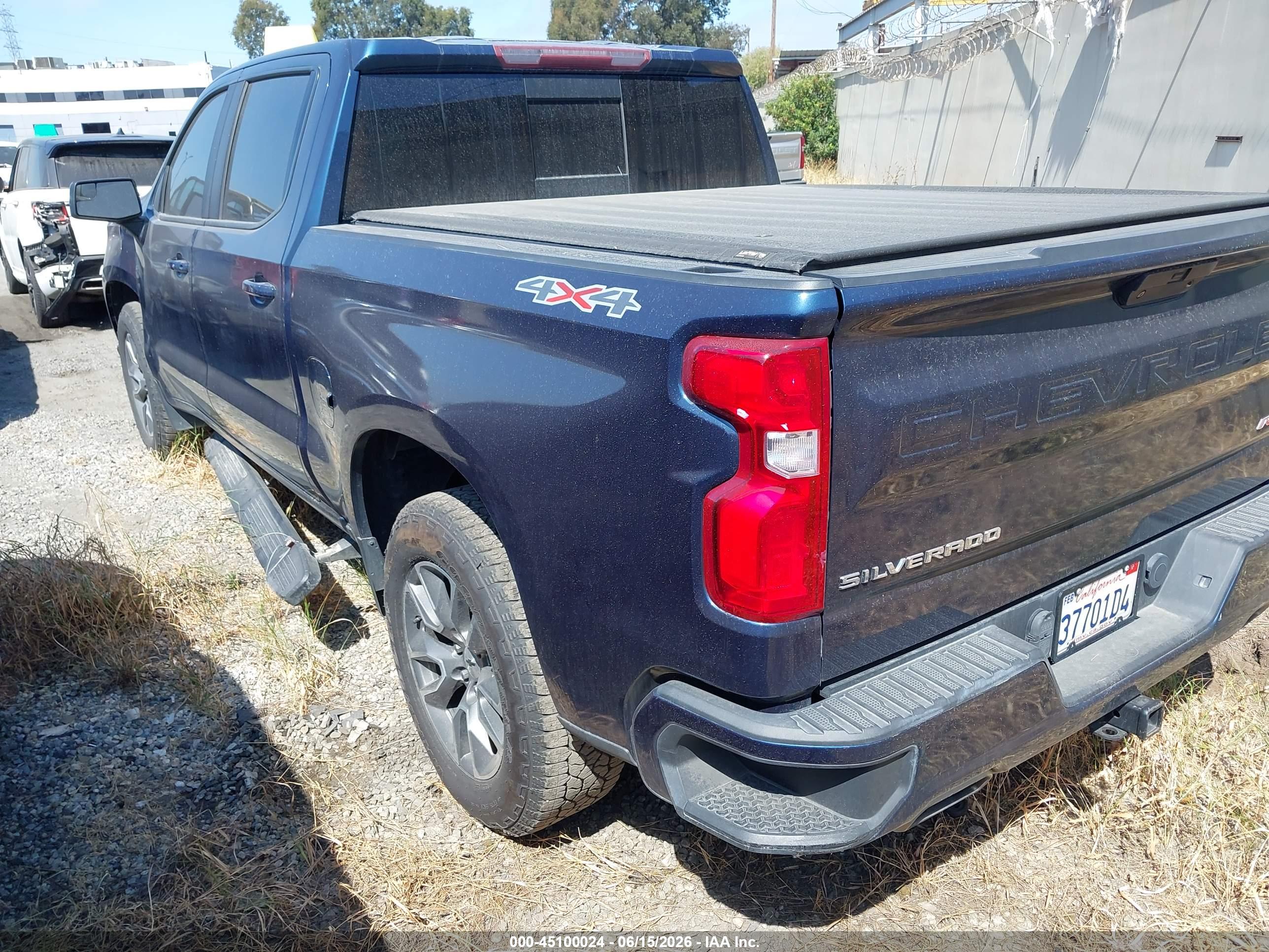 CHEVROLET SILVERADO image 3