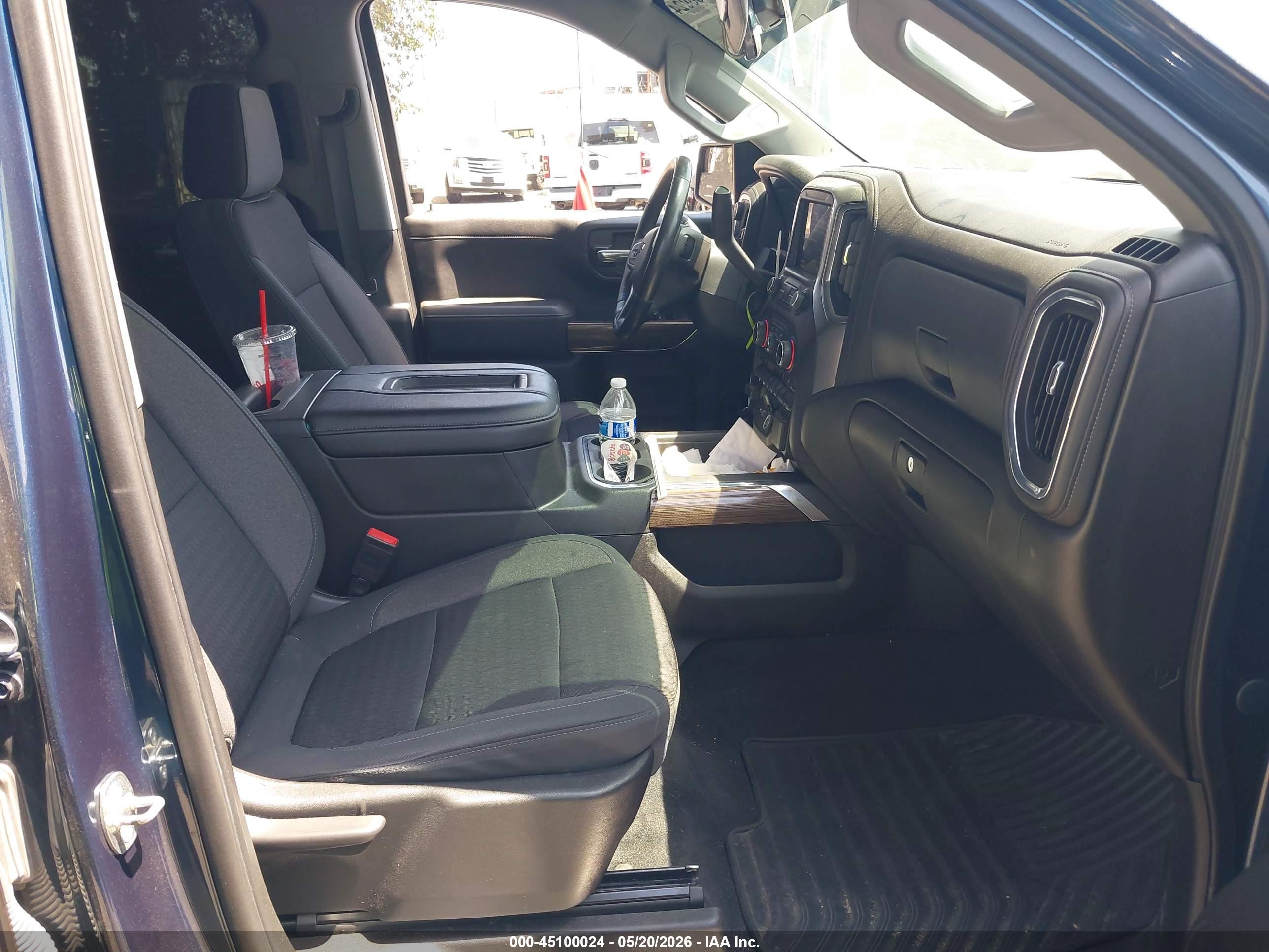 CHEVROLET SILVERADO image 5