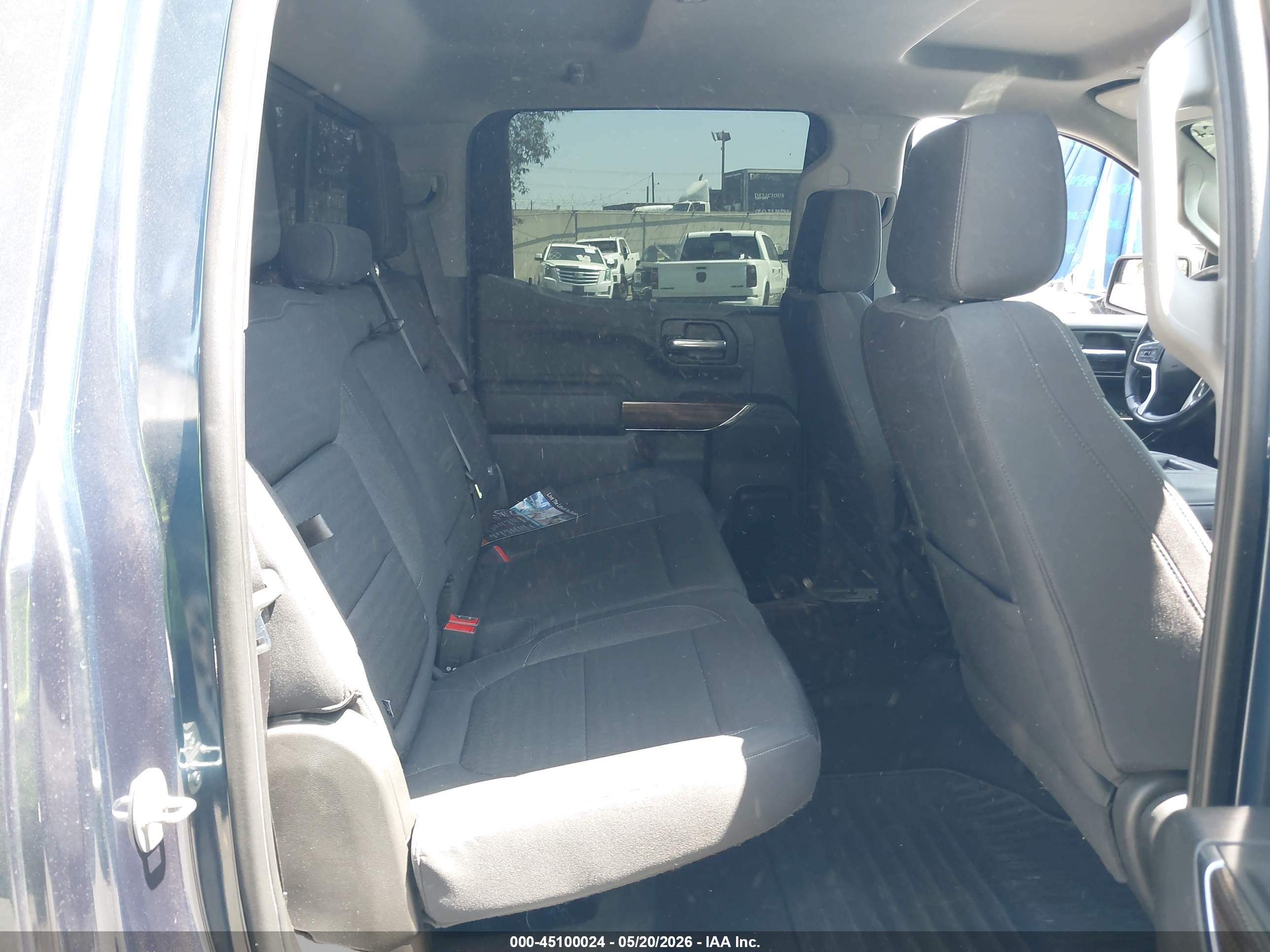 CHEVROLET SILVERADO image 8