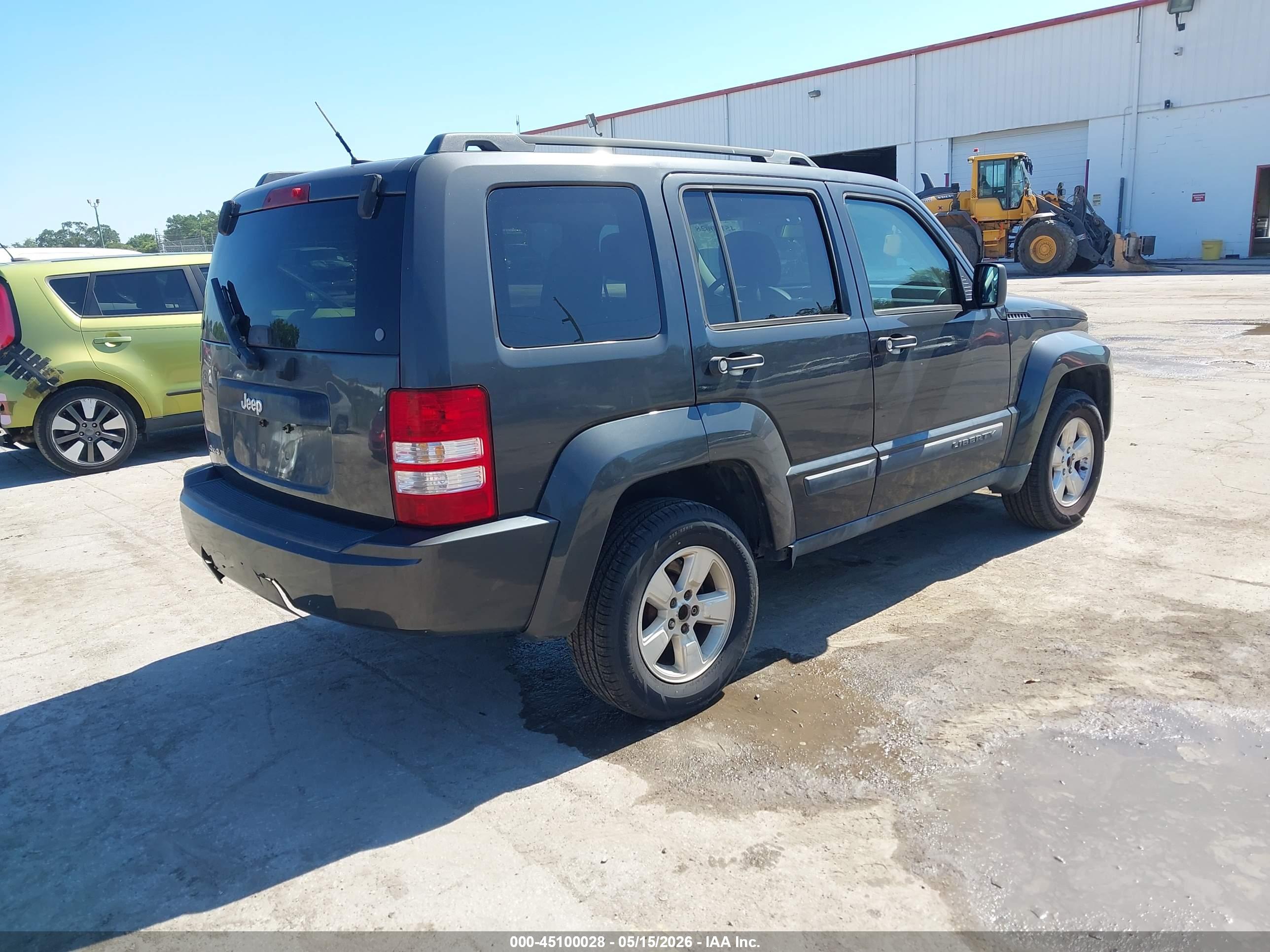 JEEP LIBERTY image 4