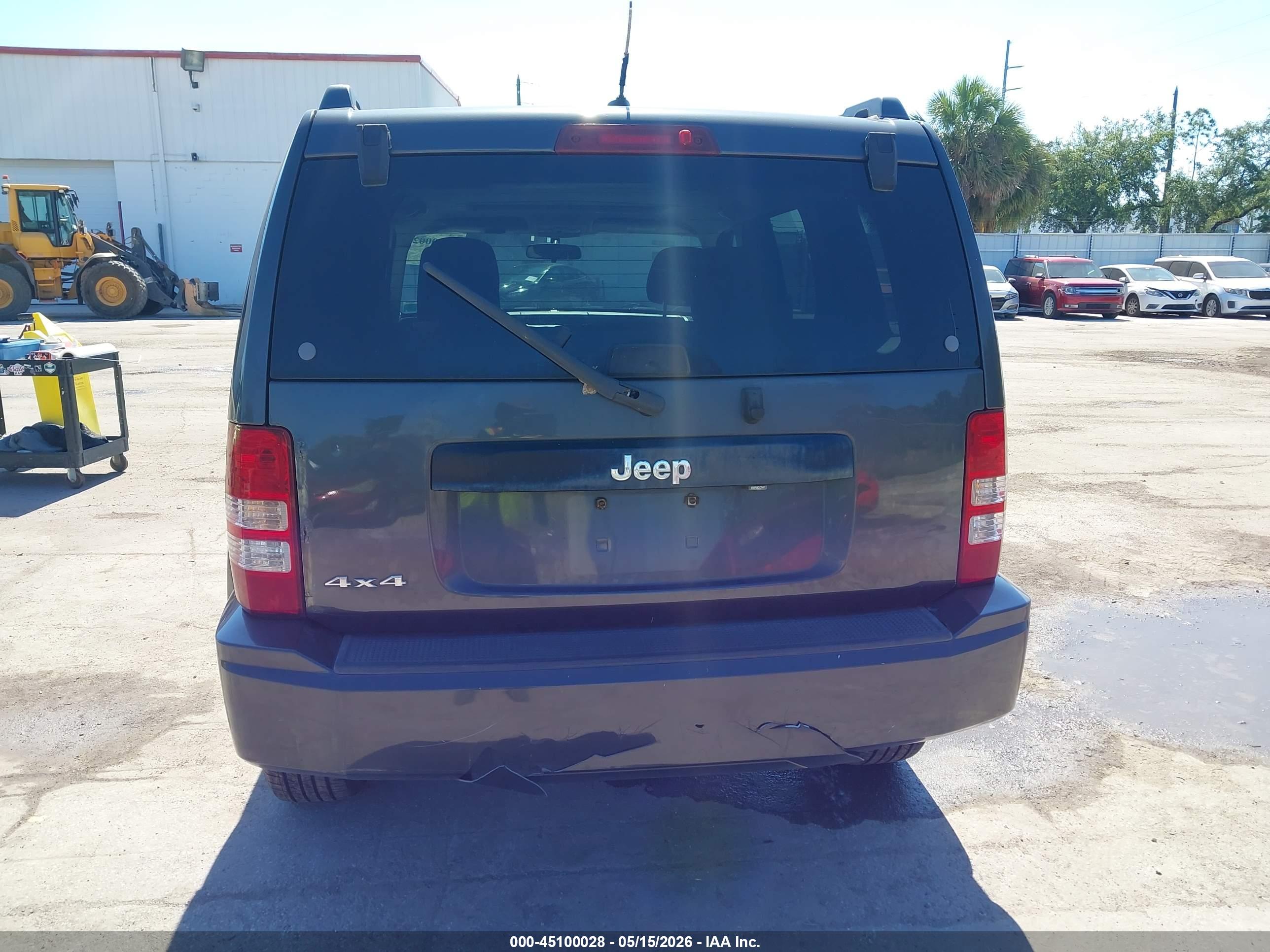 JEEP LIBERTY image 6