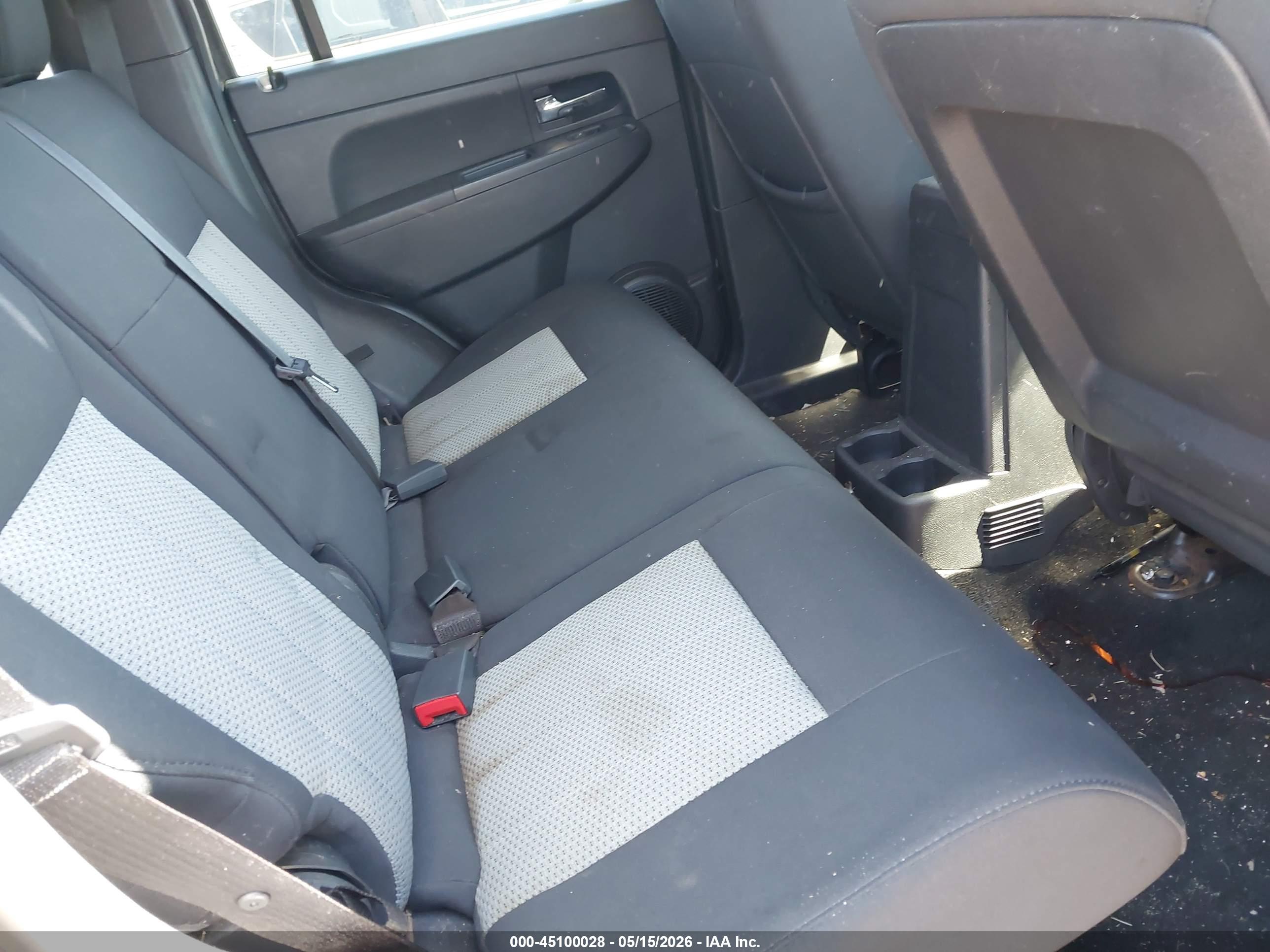 JEEP LIBERTY image 8