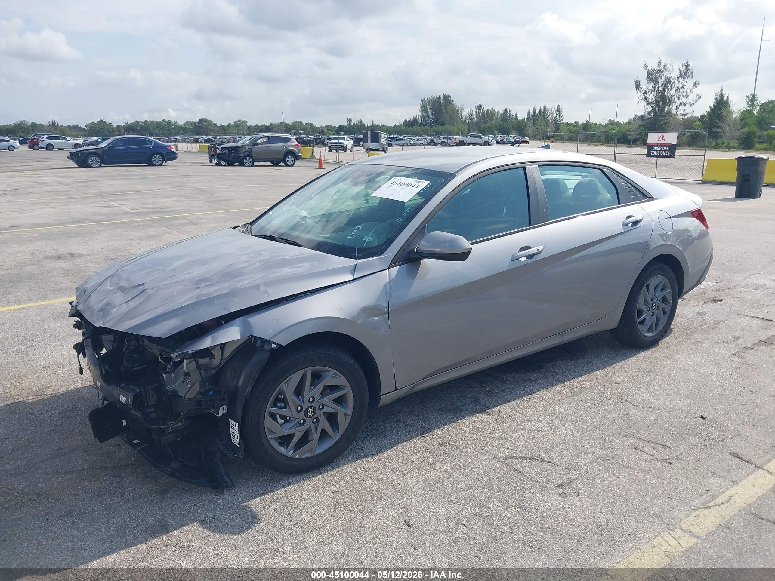 HYUNDAI ELANTRA image 2