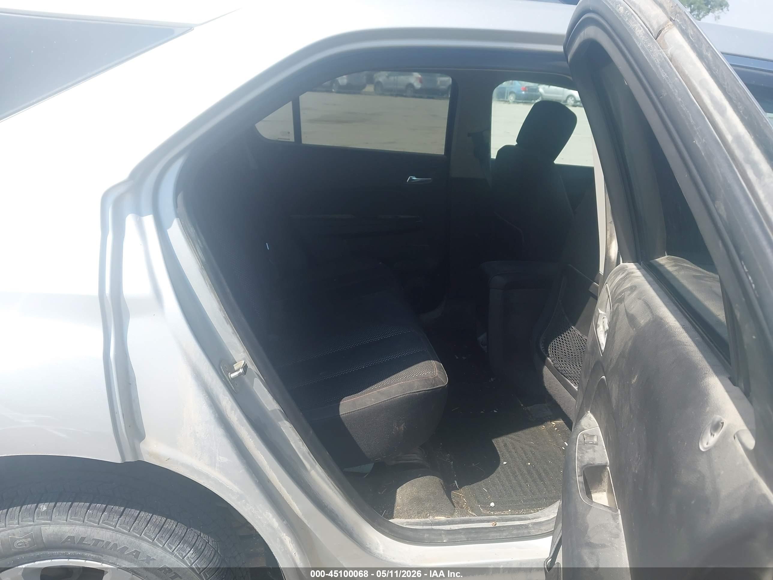 CHEVROLET EQUINOX image 8